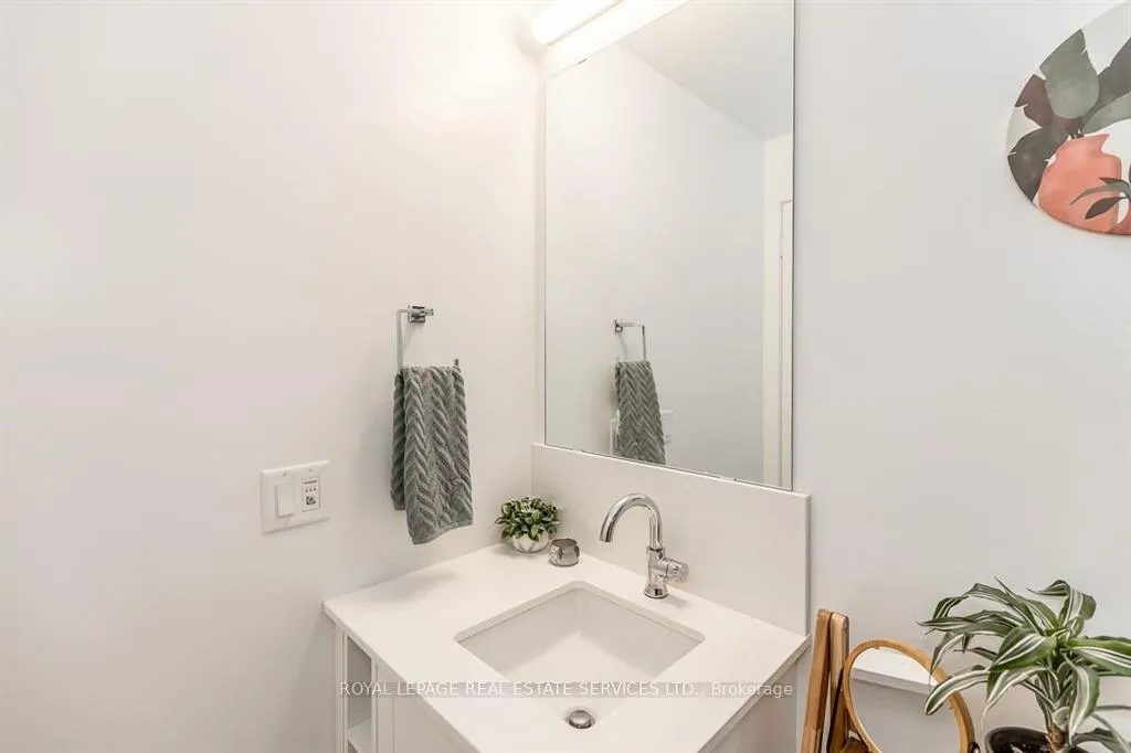 Photo 14 of Unit 203, 681 Yonge Street, Barrie, Painswick South — HOMEH