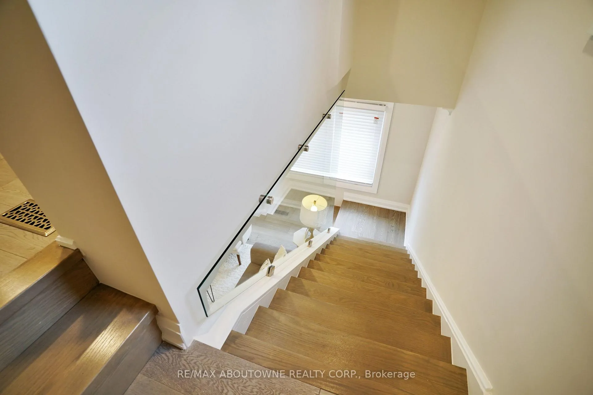 Photo 33 of 96 Mohawk Road E, Hamilton, Greeningdon — HOMEH