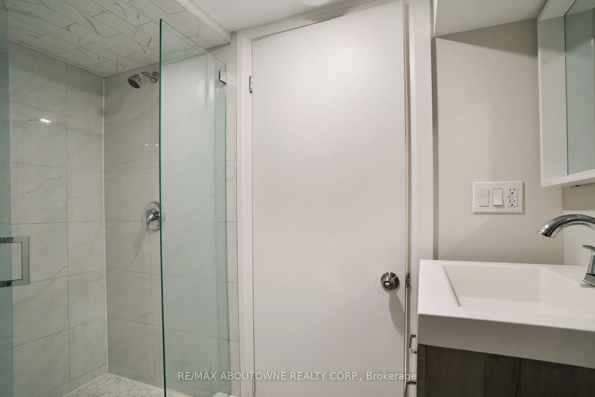 Photo 36 of 96 Mohawk Road E, Hamilton, Greeningdon — HOMEH