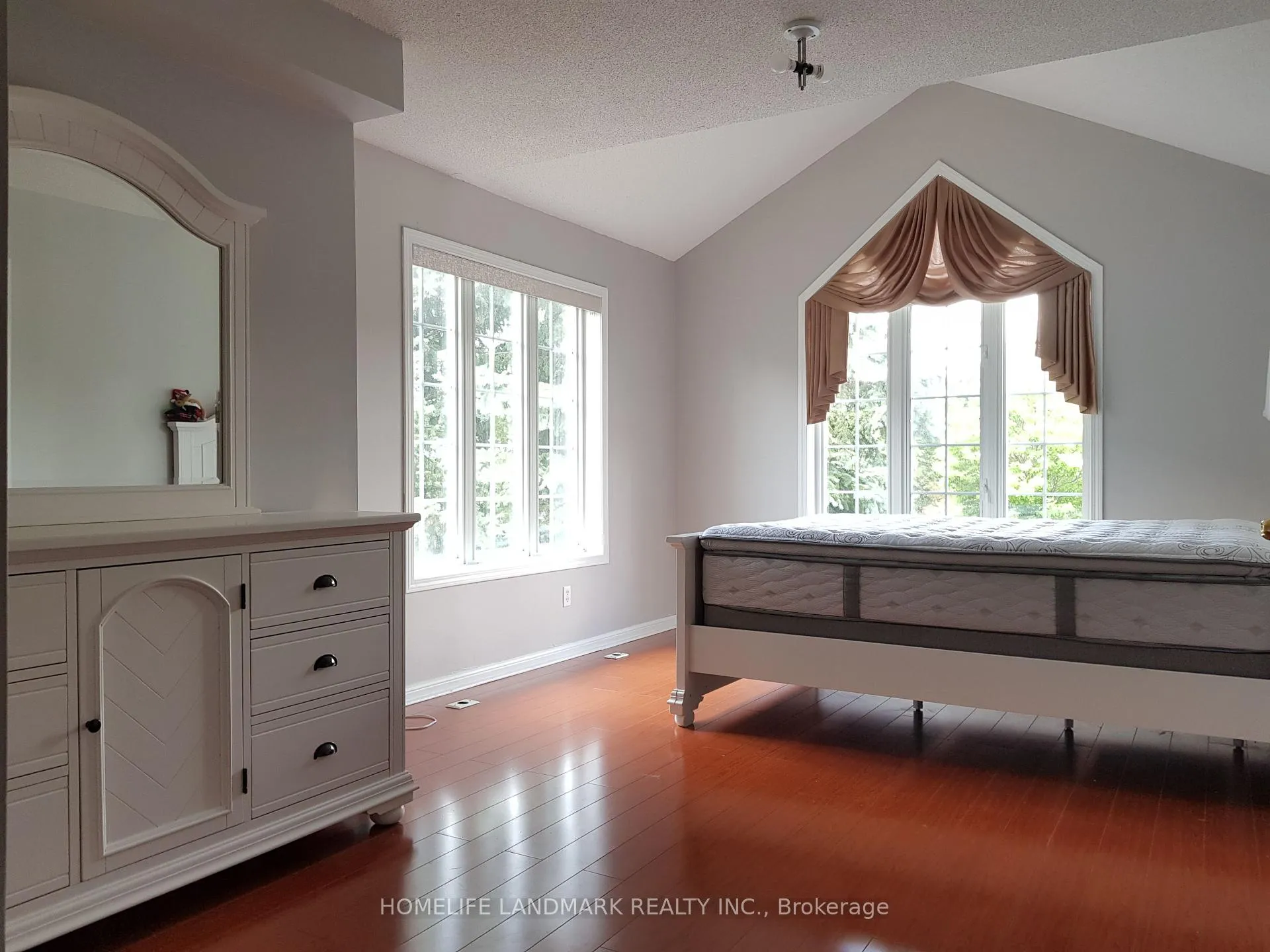 Photo 2 of Unit 21, 8 Cox Boulevard, Markham, Unionville — HOMEH