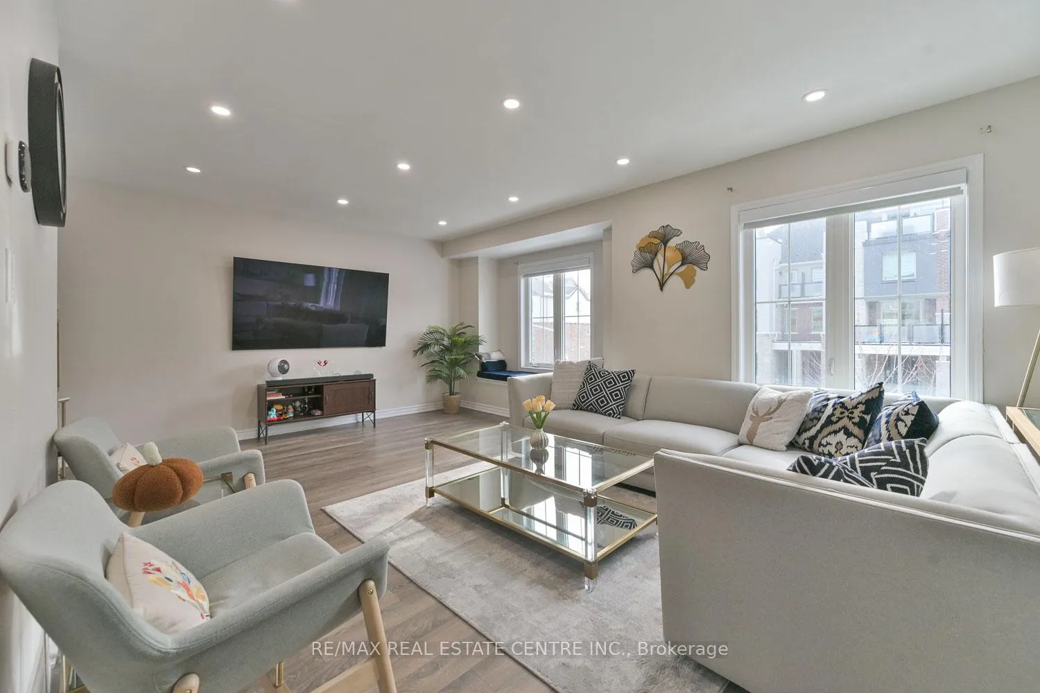 Photo 6 of 2785 Sapphire Drive, Pickering, Rural Pickering — HOMEH