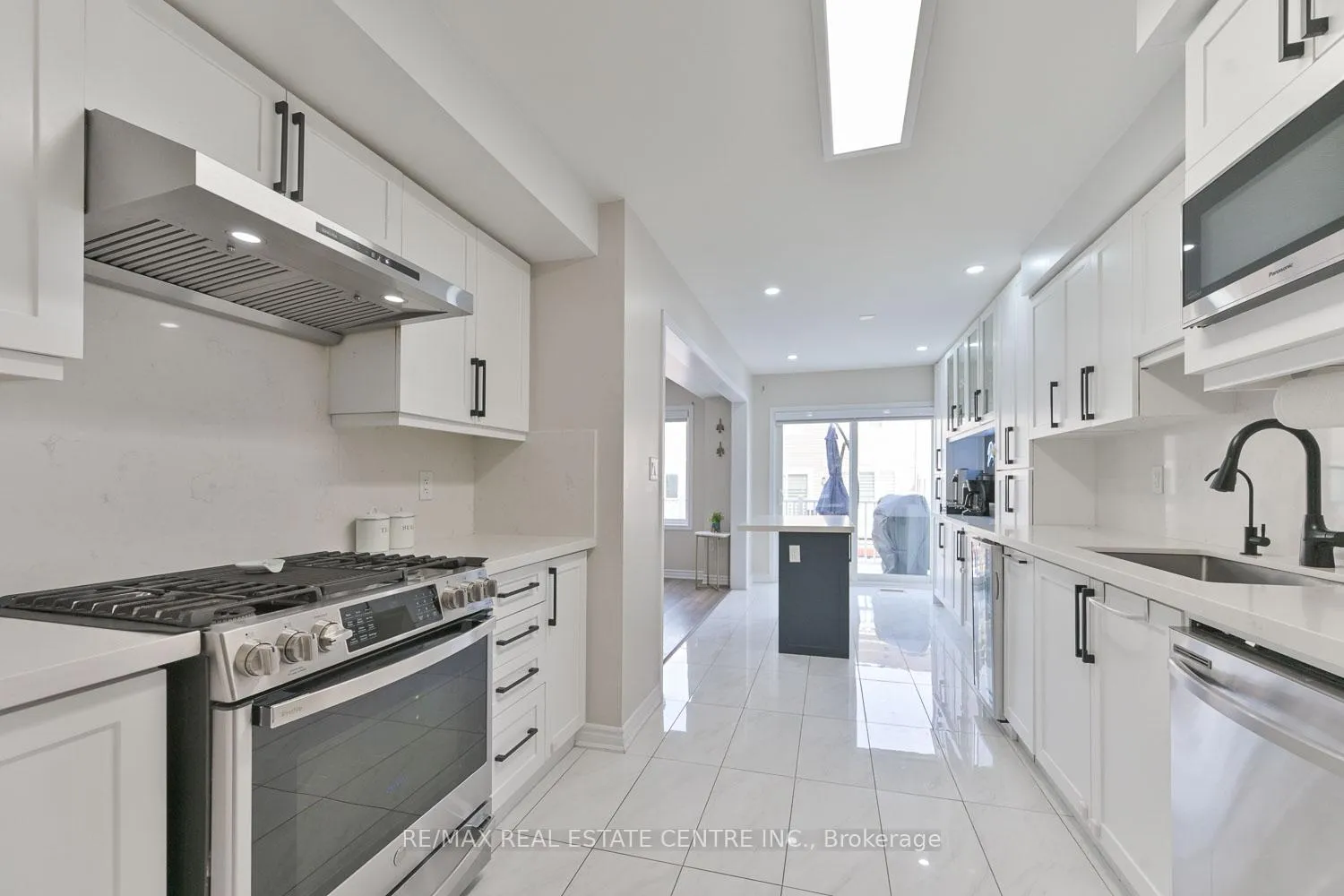 Photo 10 of 2785 Sapphire Drive, Pickering, Rural Pickering — HOMEH