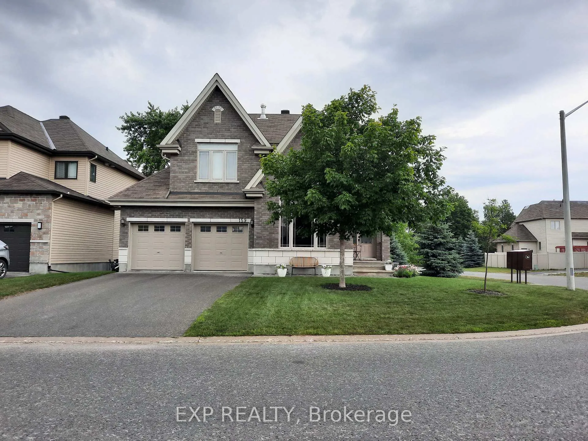 Photo 3 of 159 Loreka Court, Ottawa, Stittsville (North) — HOMEH