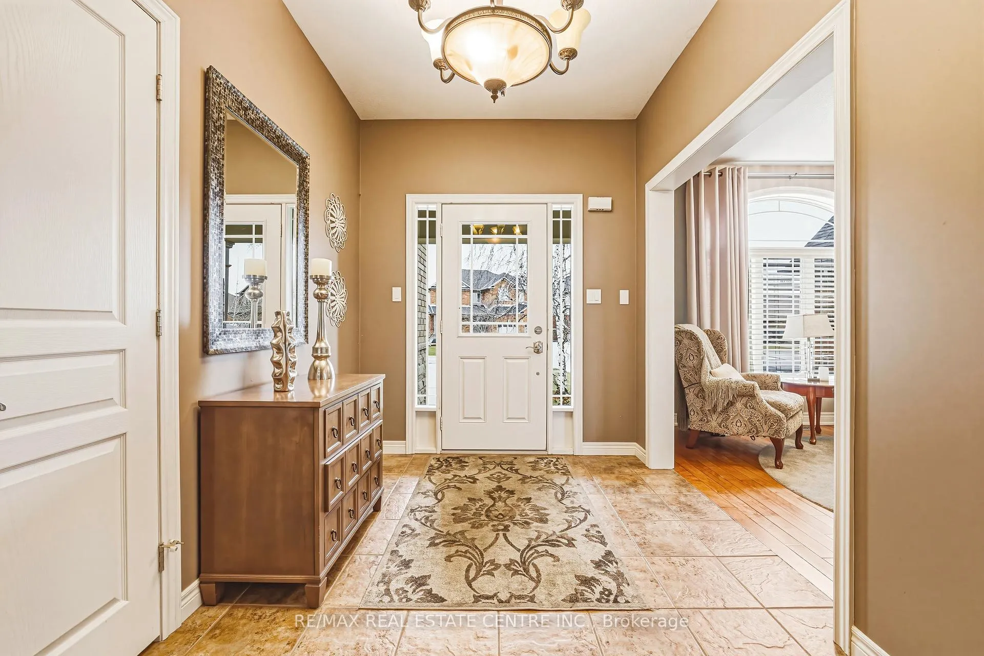 Photo 4 of 120 Valiant Circle, Hamilton, Binbrook — HOMEH