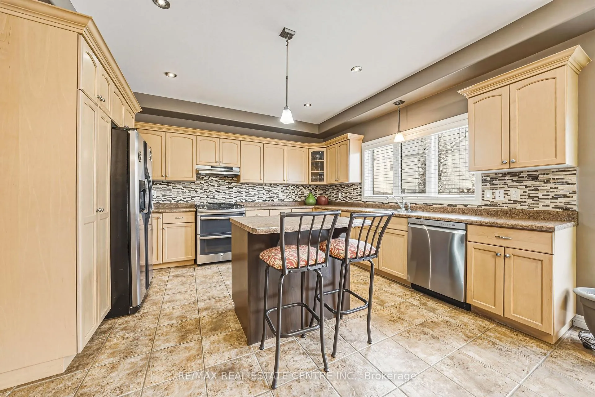 Photo 8 of 120 Valiant Circle, Hamilton, Binbrook — HOMEH