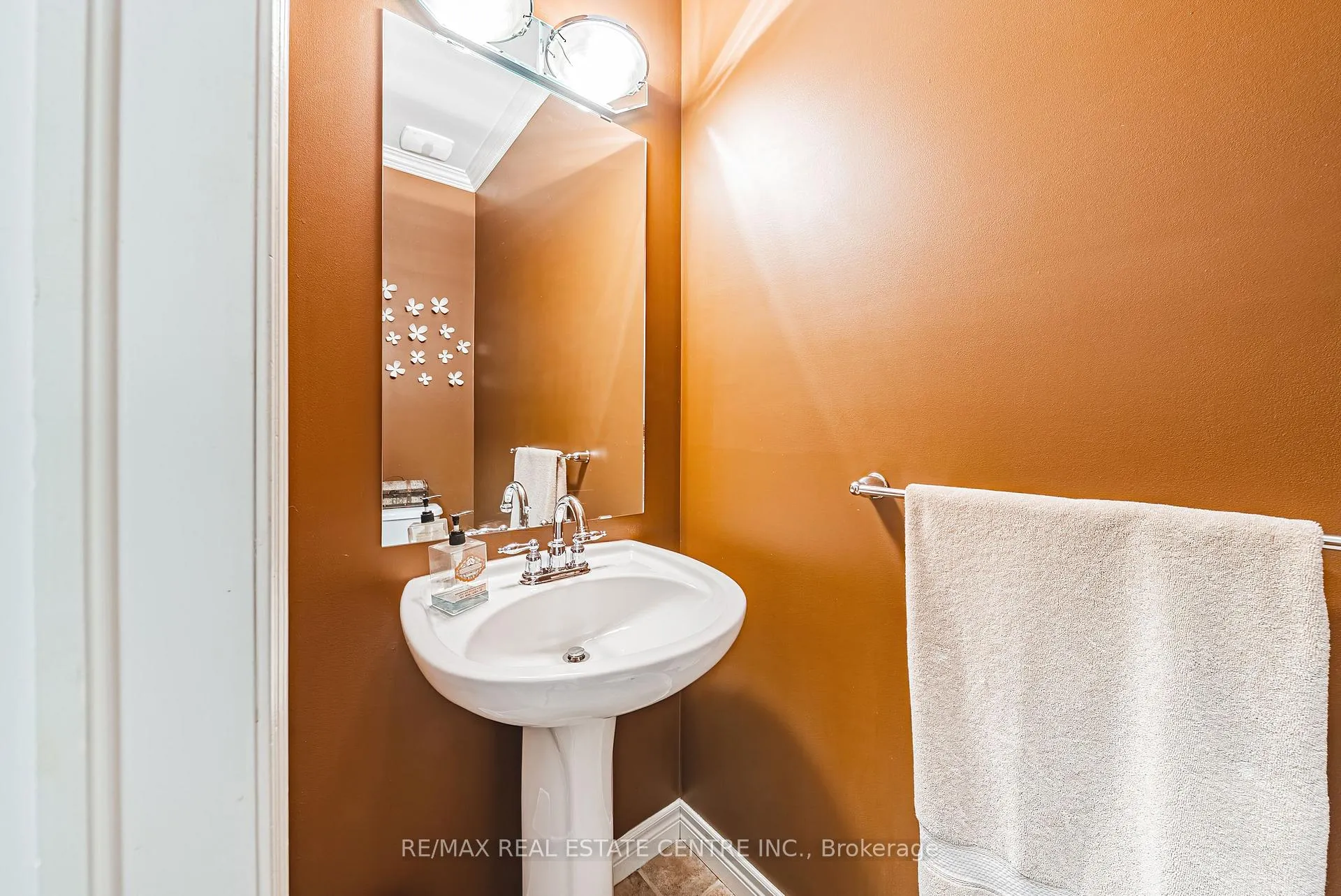 Photo 18 of 120 Valiant Circle, Hamilton, Binbrook — HOMEH