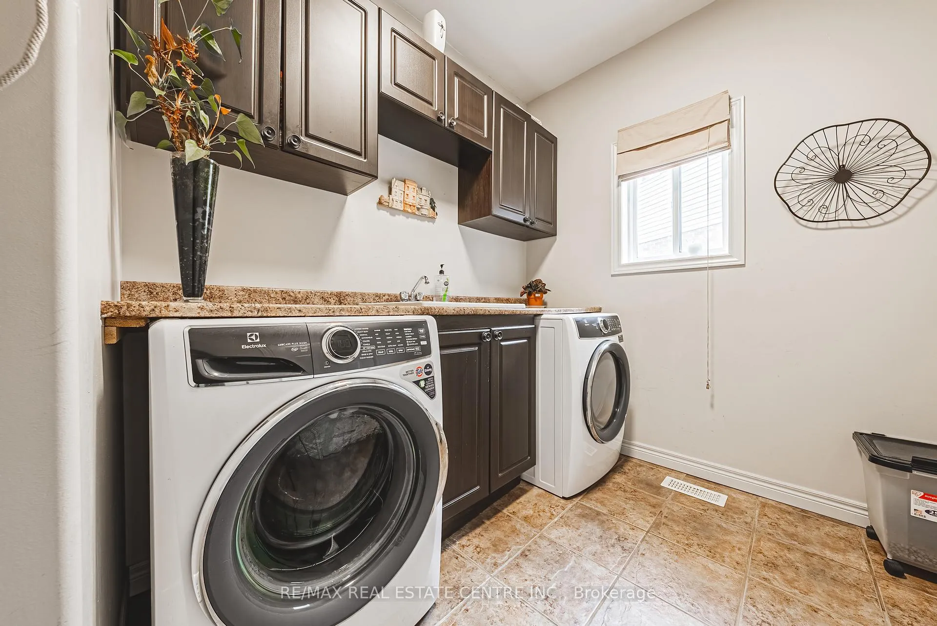Photo 19 of 120 Valiant Circle, Hamilton, Binbrook — HOMEH