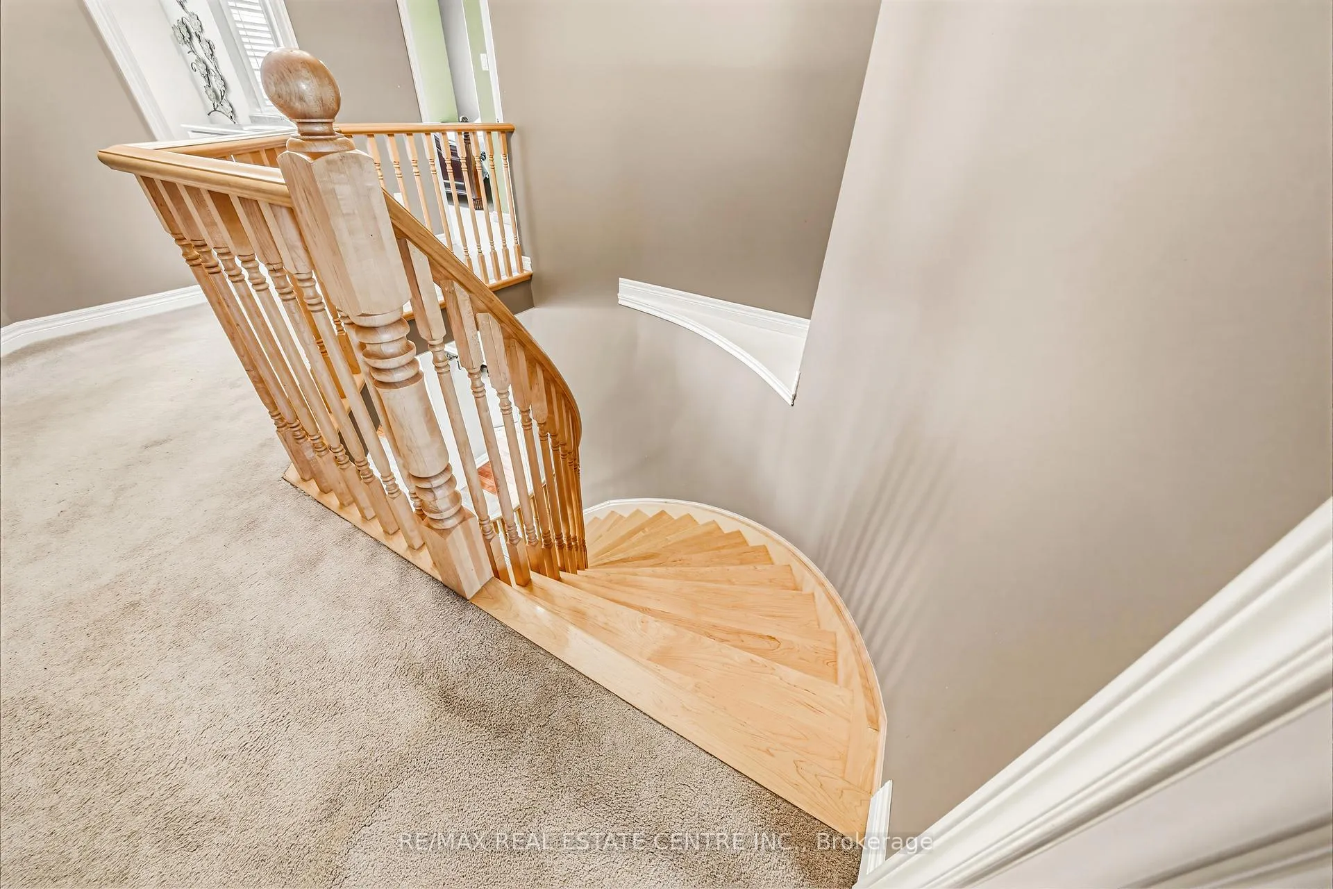 Photo 20 of 120 Valiant Circle, Hamilton, Binbrook — HOMEH