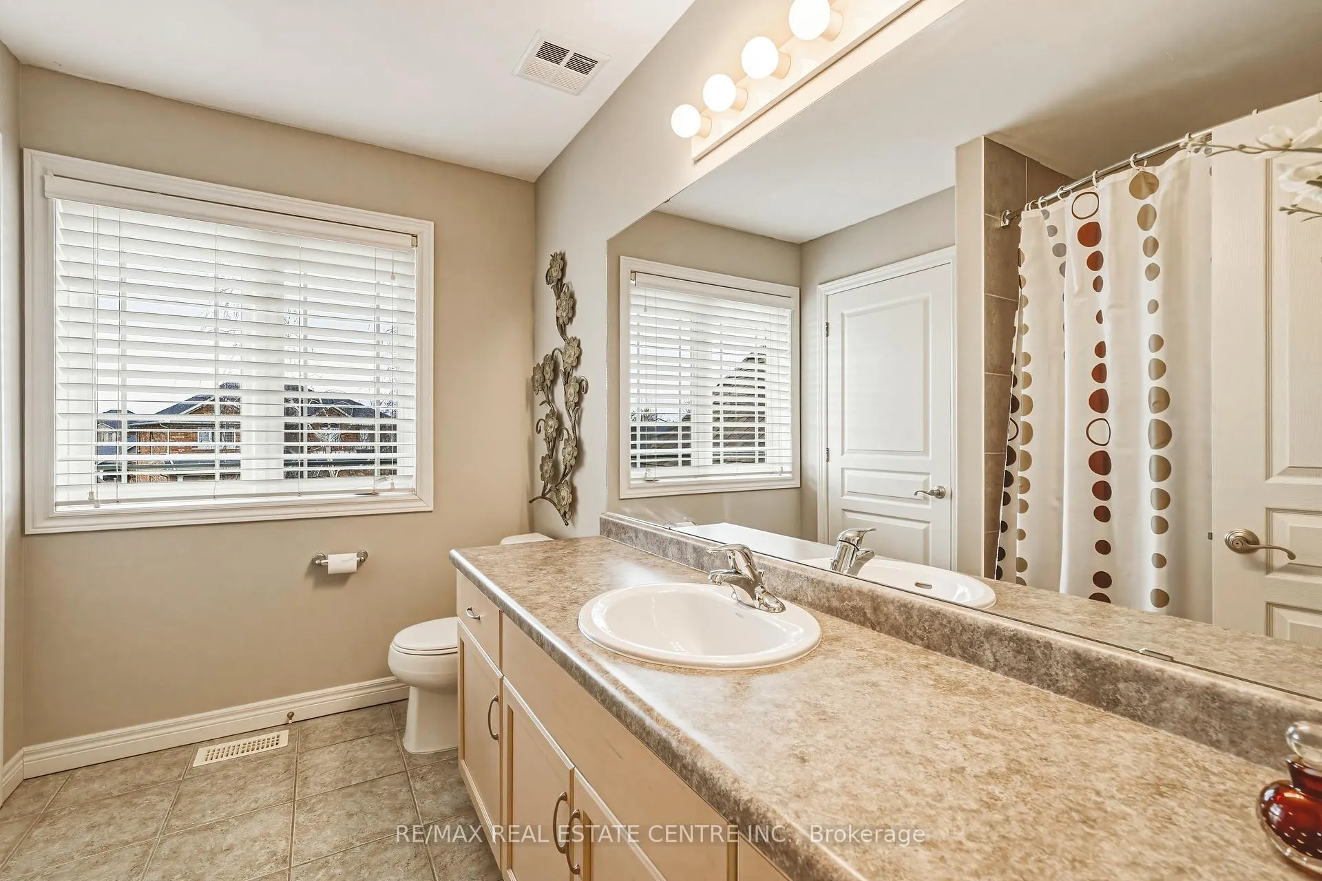 Photo 27 of 120 Valiant Circle, Hamilton, Binbrook — HOMEH