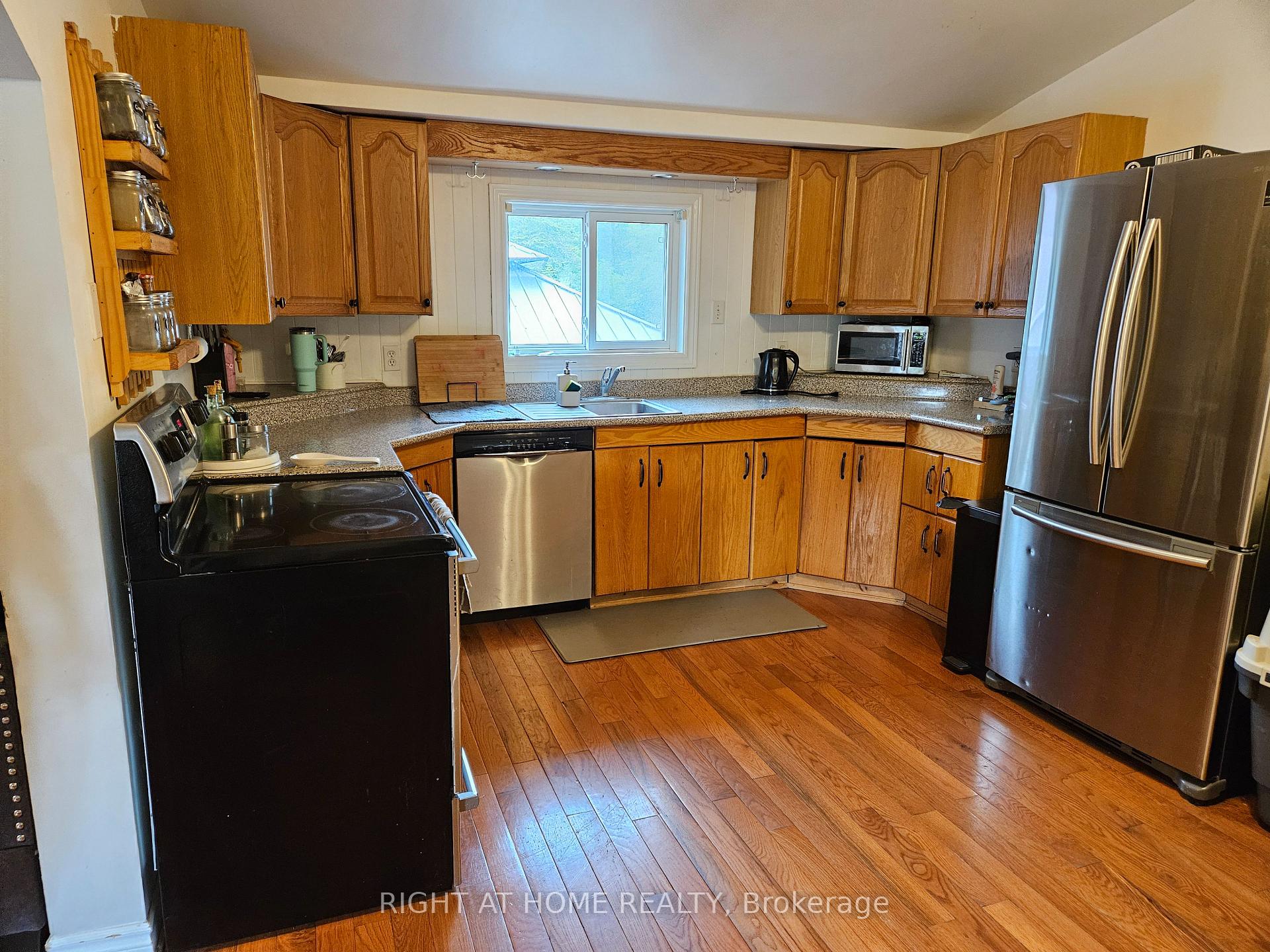 Photo 3 of 736 Pine Grove Avenue, Innisfil, Rural Innisfil — HOMEH