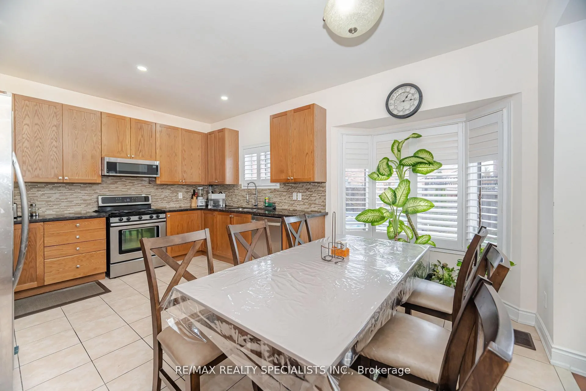 Photo 4 of 23 Personna Circle, Brampton, Credit Valley — HOMEH