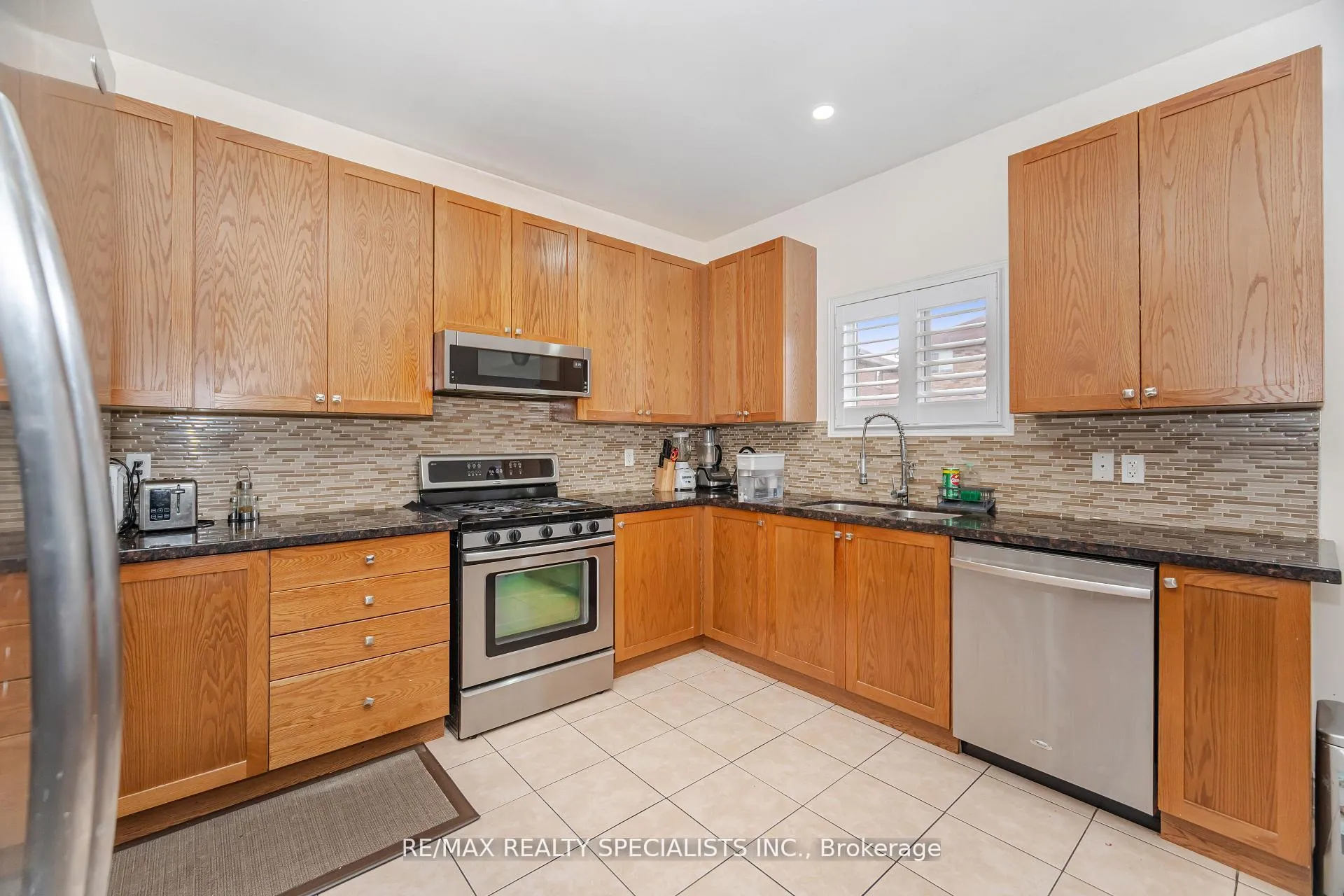 Photo 3 of 23 Personna Circle, Brampton, Credit Valley — HOMEH