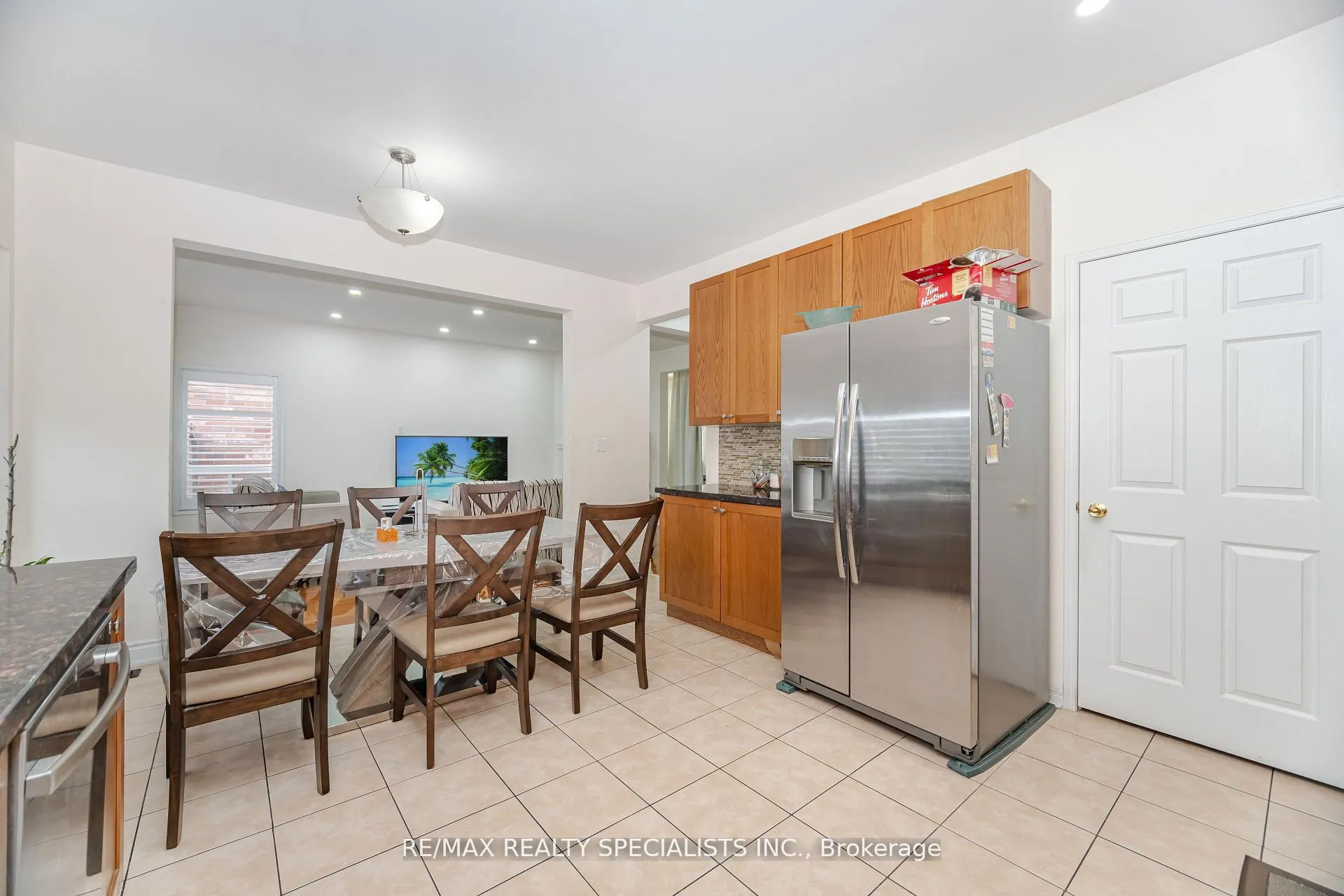 Photo 5 of 23 Personna Circle, Brampton, Credit Valley — HOMEH