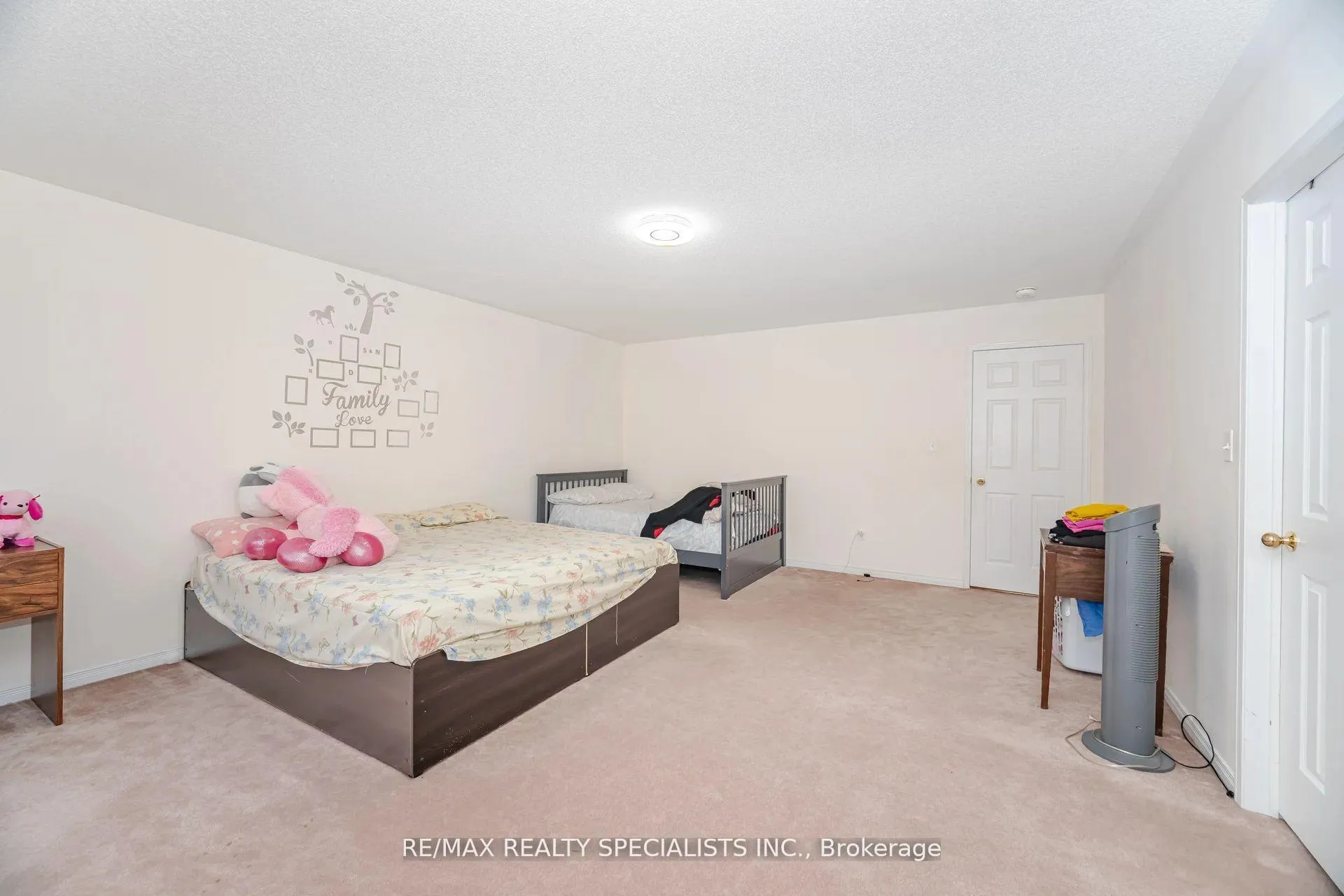 Photo 8 of 23 Personna Circle, Brampton, Credit Valley — HOMEH
