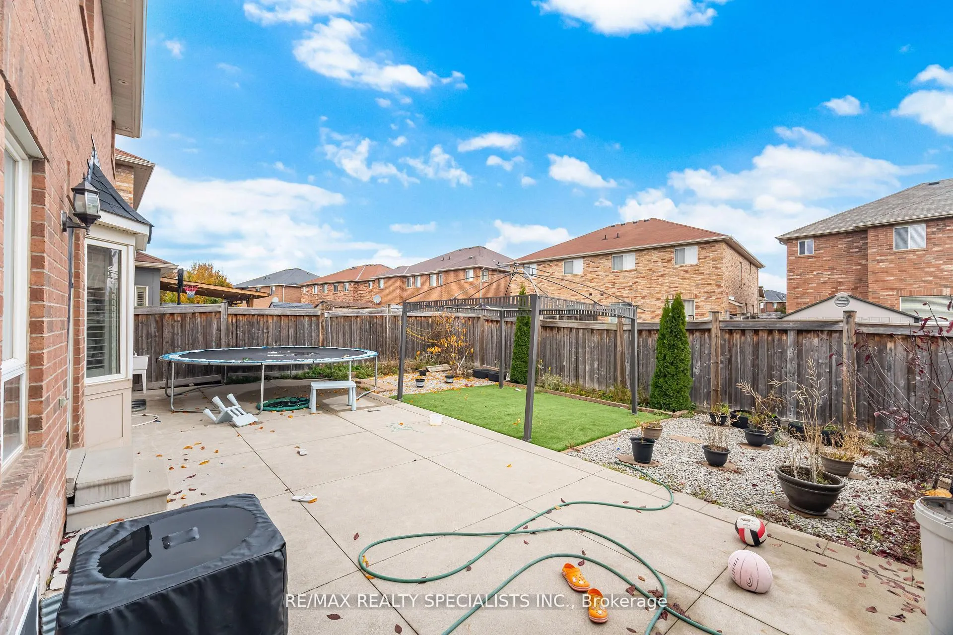 Photo 9 of 23 Personna Circle, Brampton, Credit Valley — HOMEH