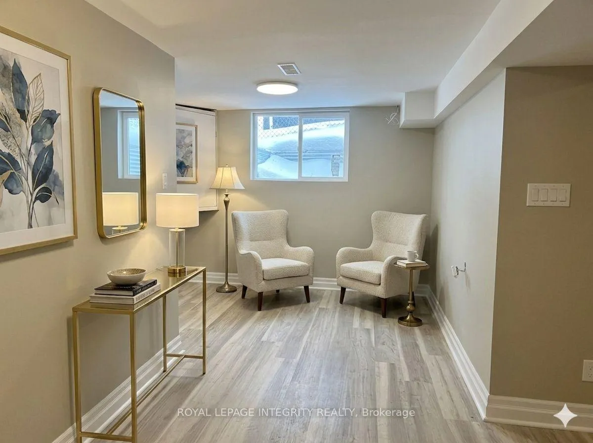 Photo 4 of Unit B, 1398 Jamison Avenue, Ottawa, Bilberry Creek/Queenswood Heights — HOMEH