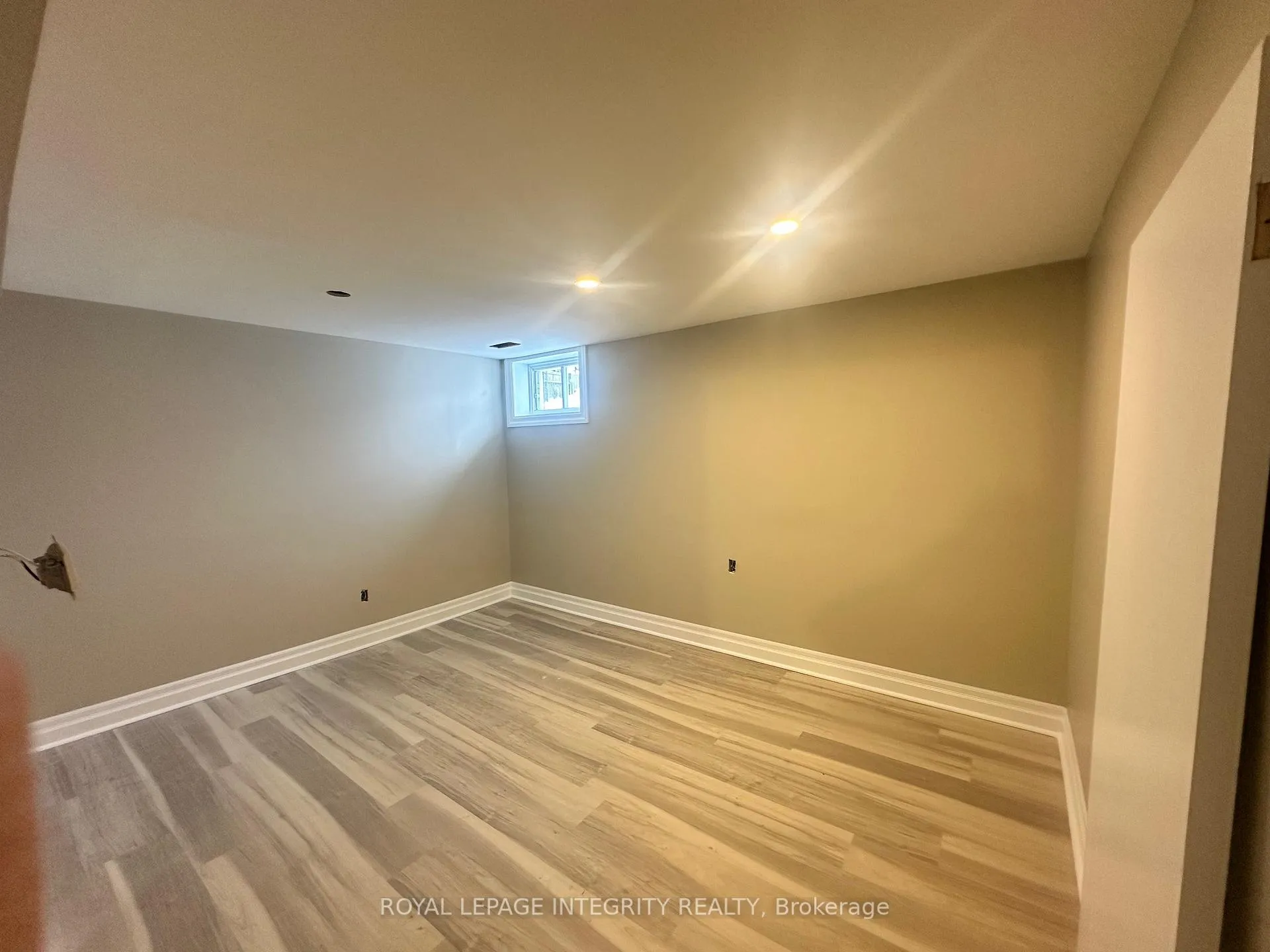 Photo 7 of Unit B, 1398 Jamison Avenue, Ottawa, Bilberry Creek/Queenswood Heights — HOMEH