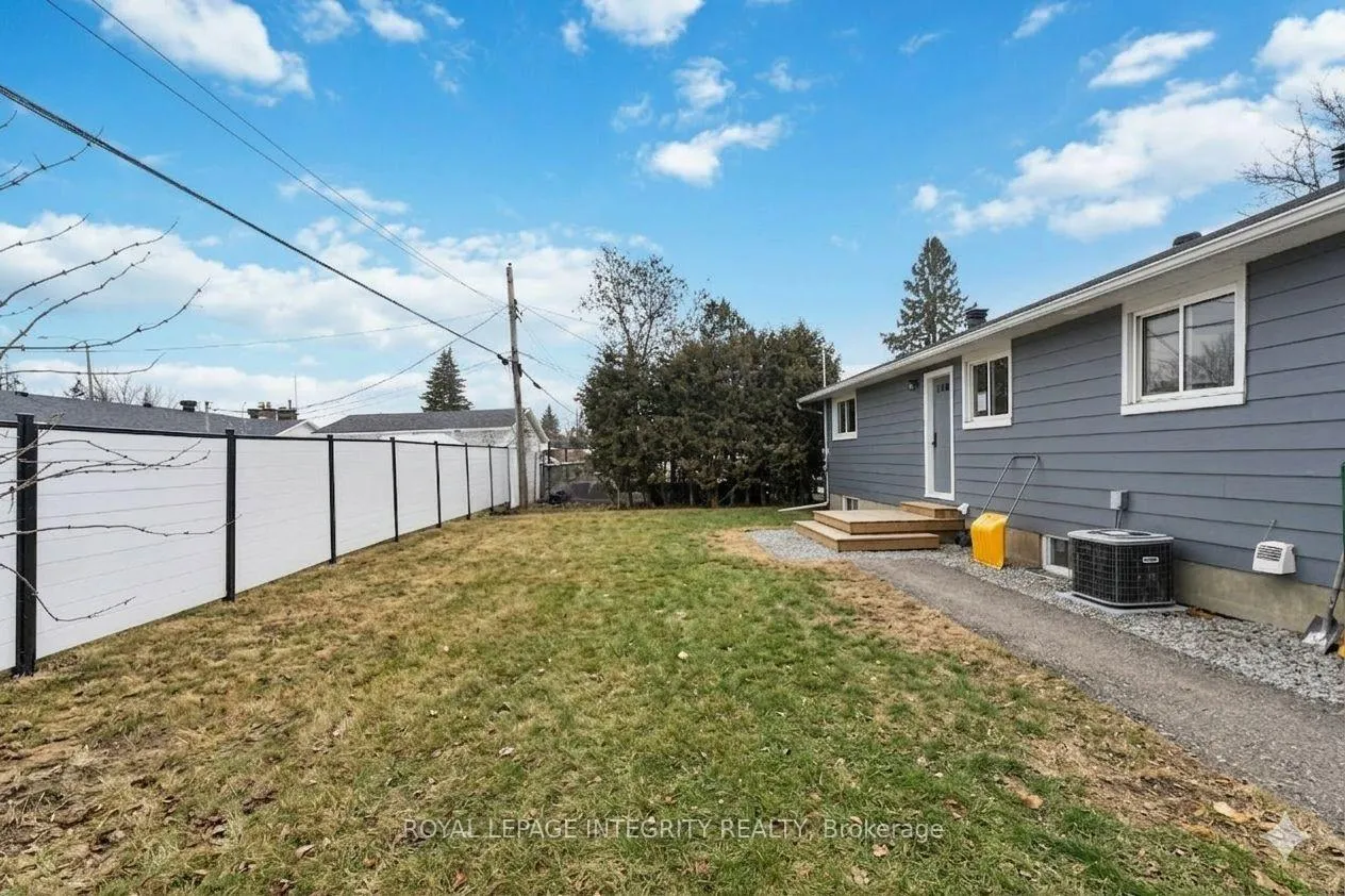 Photo 13 of Unit B, 1398 Jamison Avenue, Ottawa, Bilberry Creek/Queenswood Heights — HOMEH