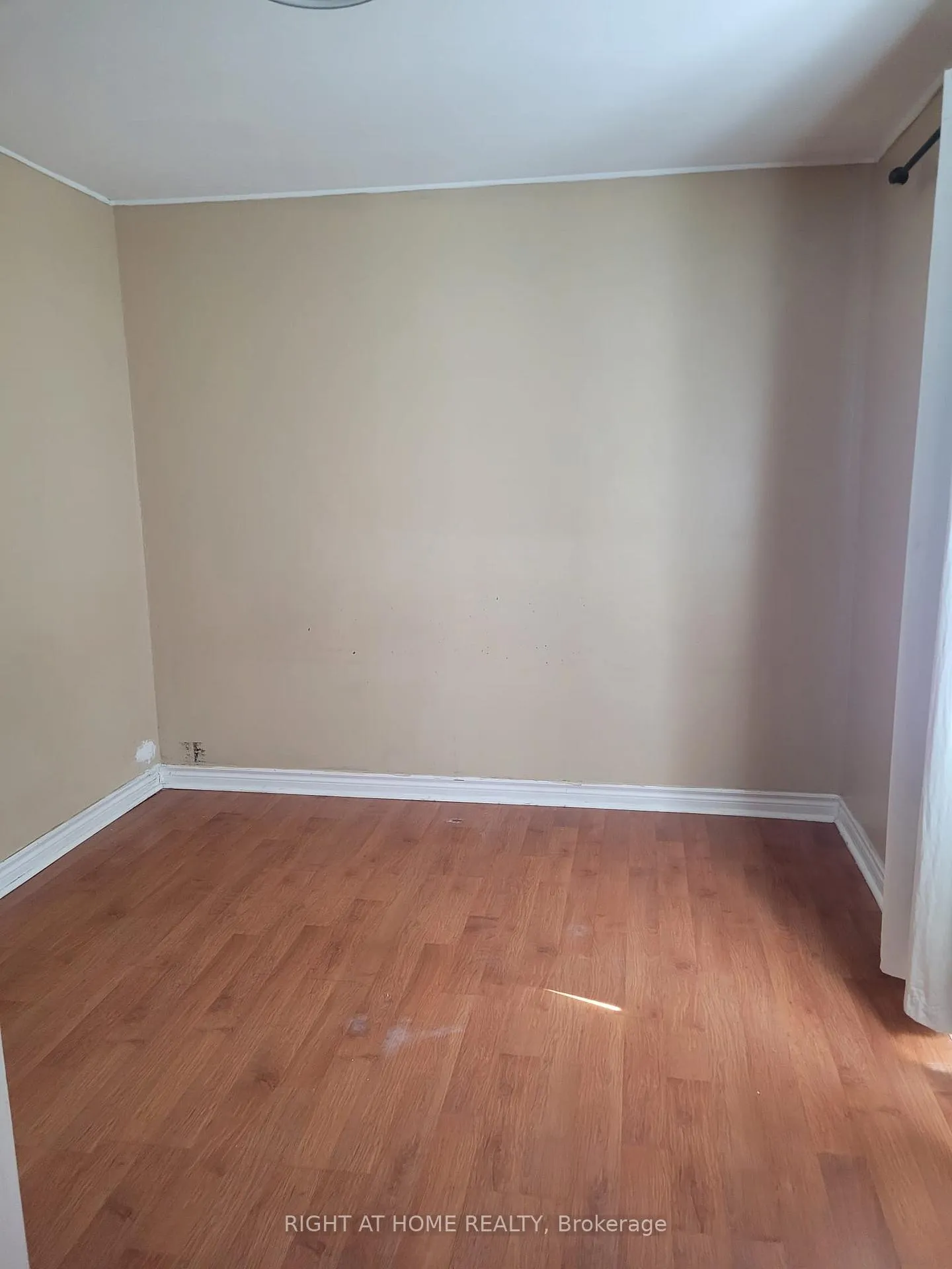 Photo 2 of 248 Mcnaughton Avenue E, Chatham-Kent, Chatham — HOMEH