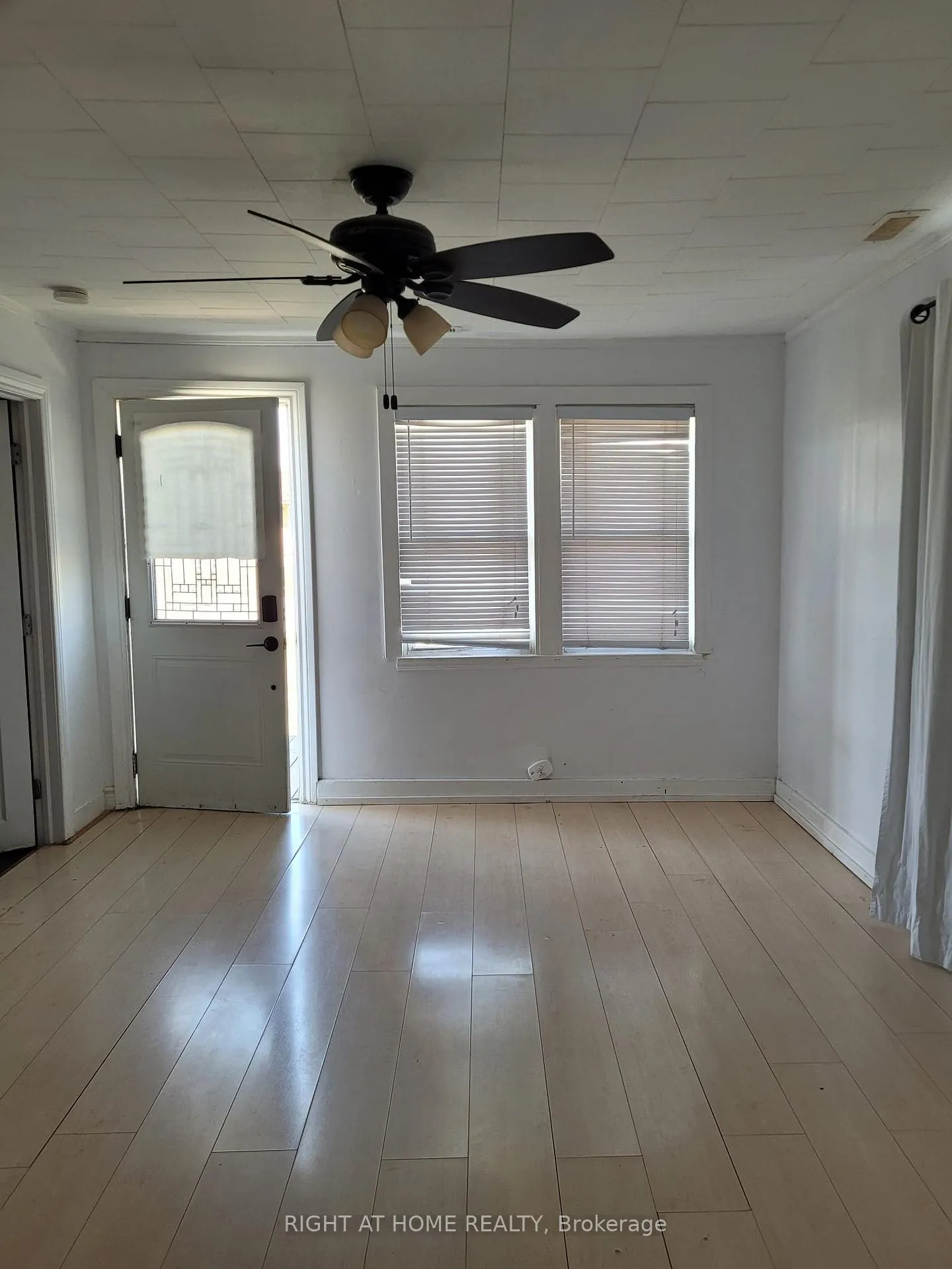 Photo 3 of 248 Mcnaughton Avenue E, Chatham-Kent, Chatham — HOMEH