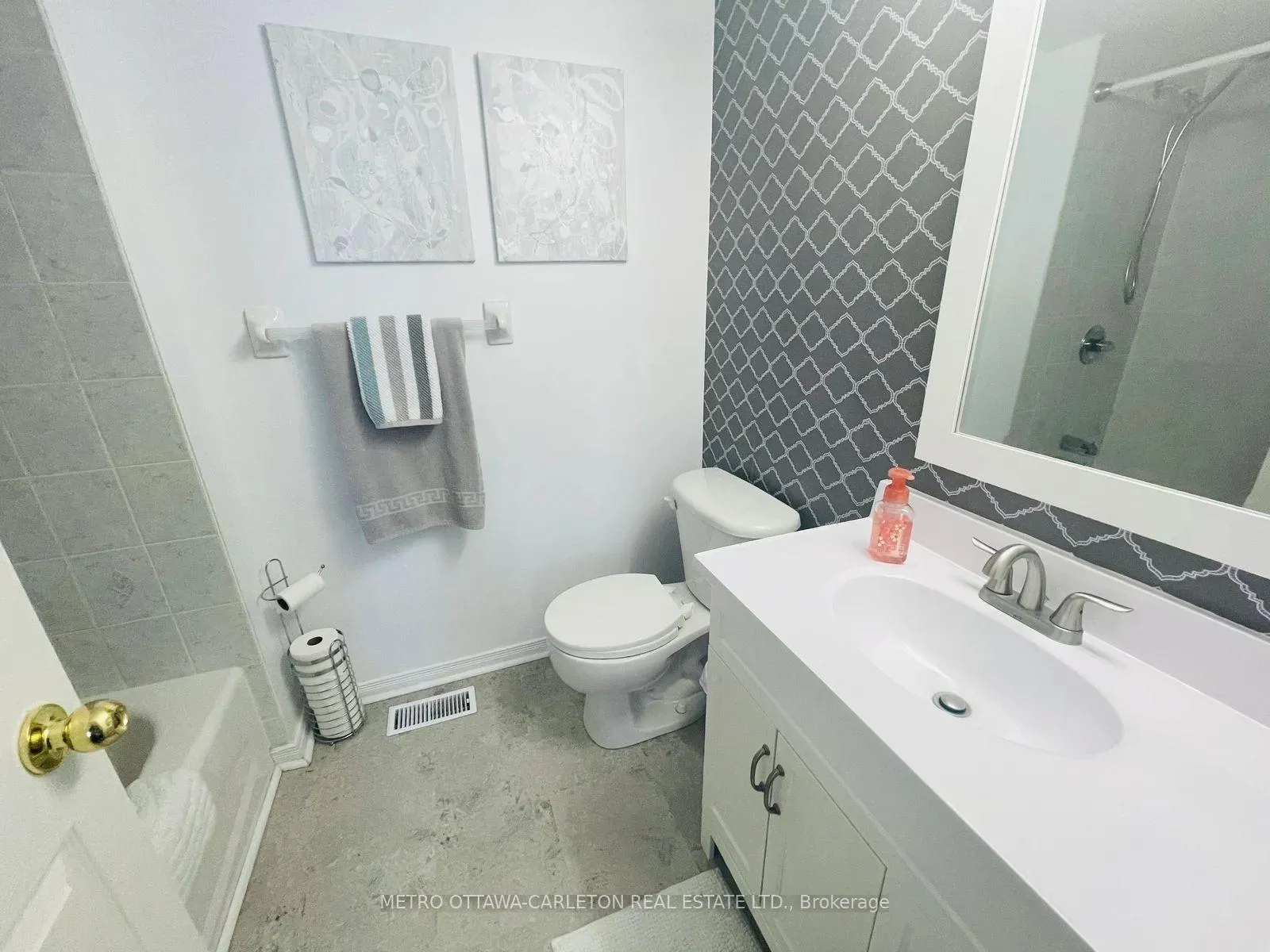 Photo 8 of 268 Meadowbreeze Drive, Ottawa, Kanata - Emerald Meadows/Trailwest — HOMEH