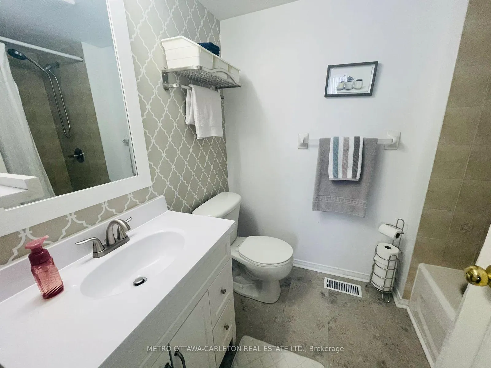 Photo 10 of 268 Meadowbreeze Drive, Ottawa, Kanata - Emerald Meadows/Trailwest — HOMEH