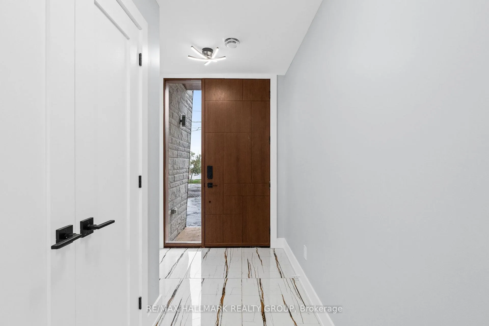 Photo 2 of Unit A, 886 Byron Avenue, Ottawa, McKellar/Highland — HOMEH