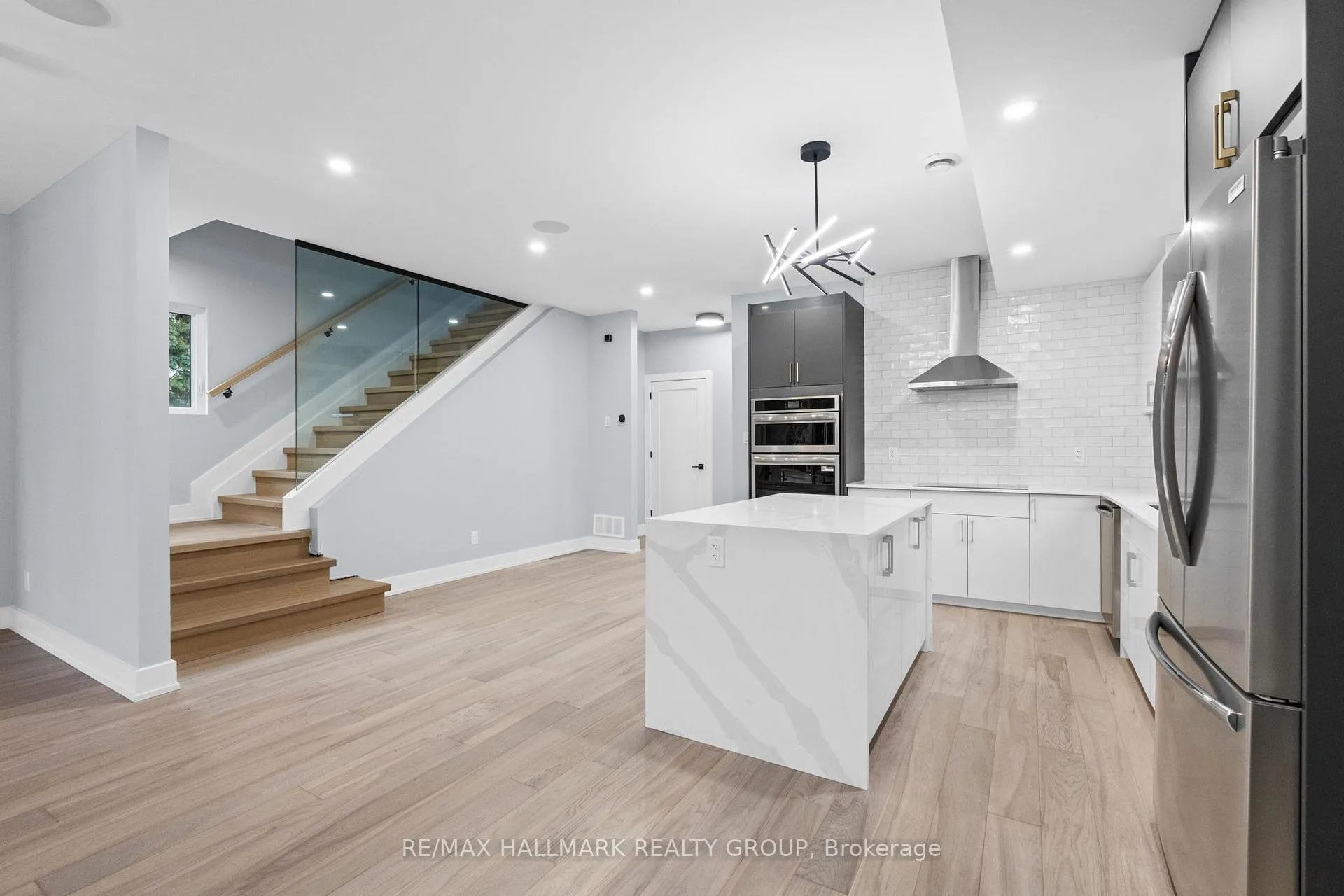 Photo 4 of Unit A, 886 Byron Avenue, Ottawa, McKellar/Highland — HOMEH