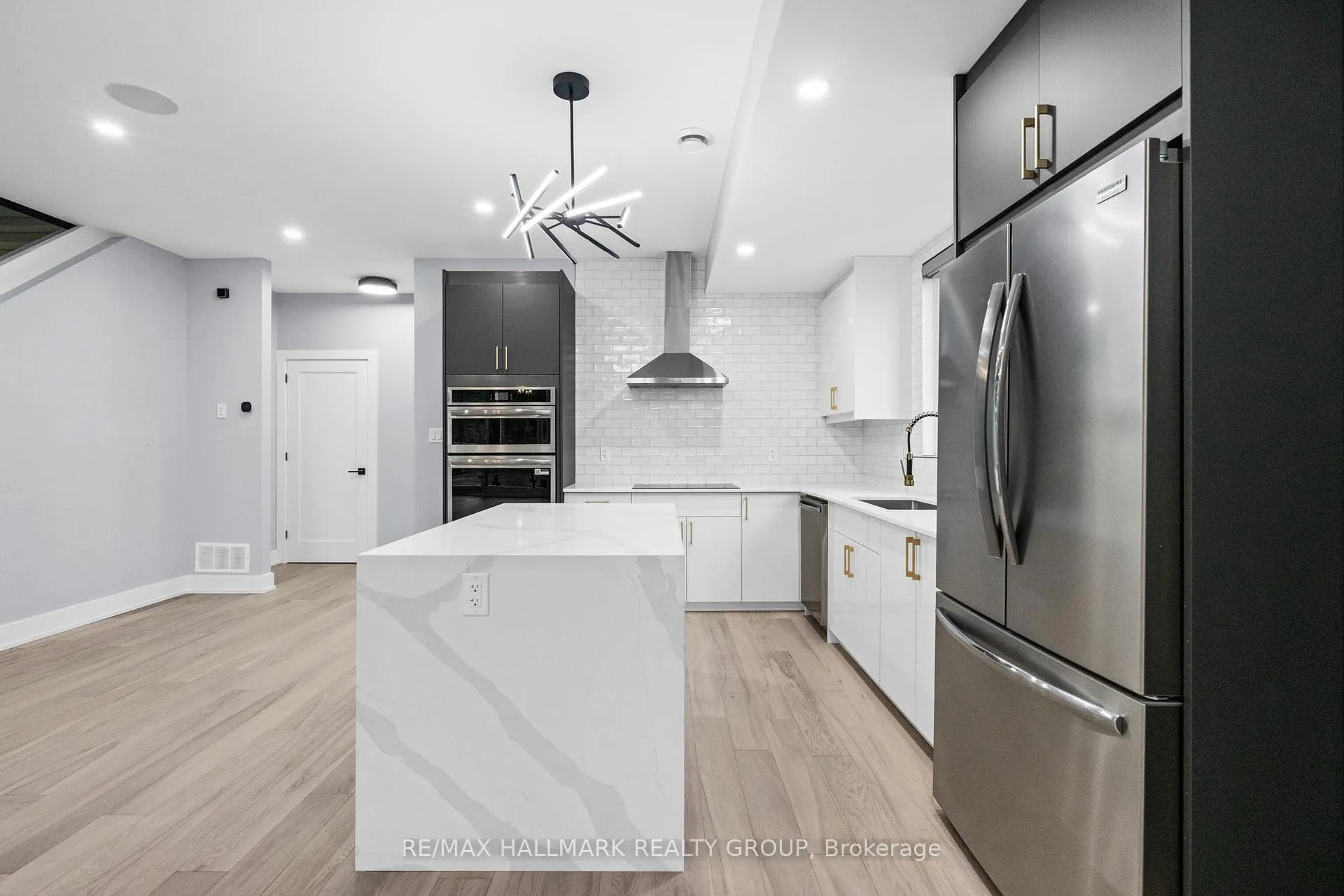 Photo 5 of Unit A, 886 Byron Avenue, Ottawa, McKellar/Highland — HOMEH