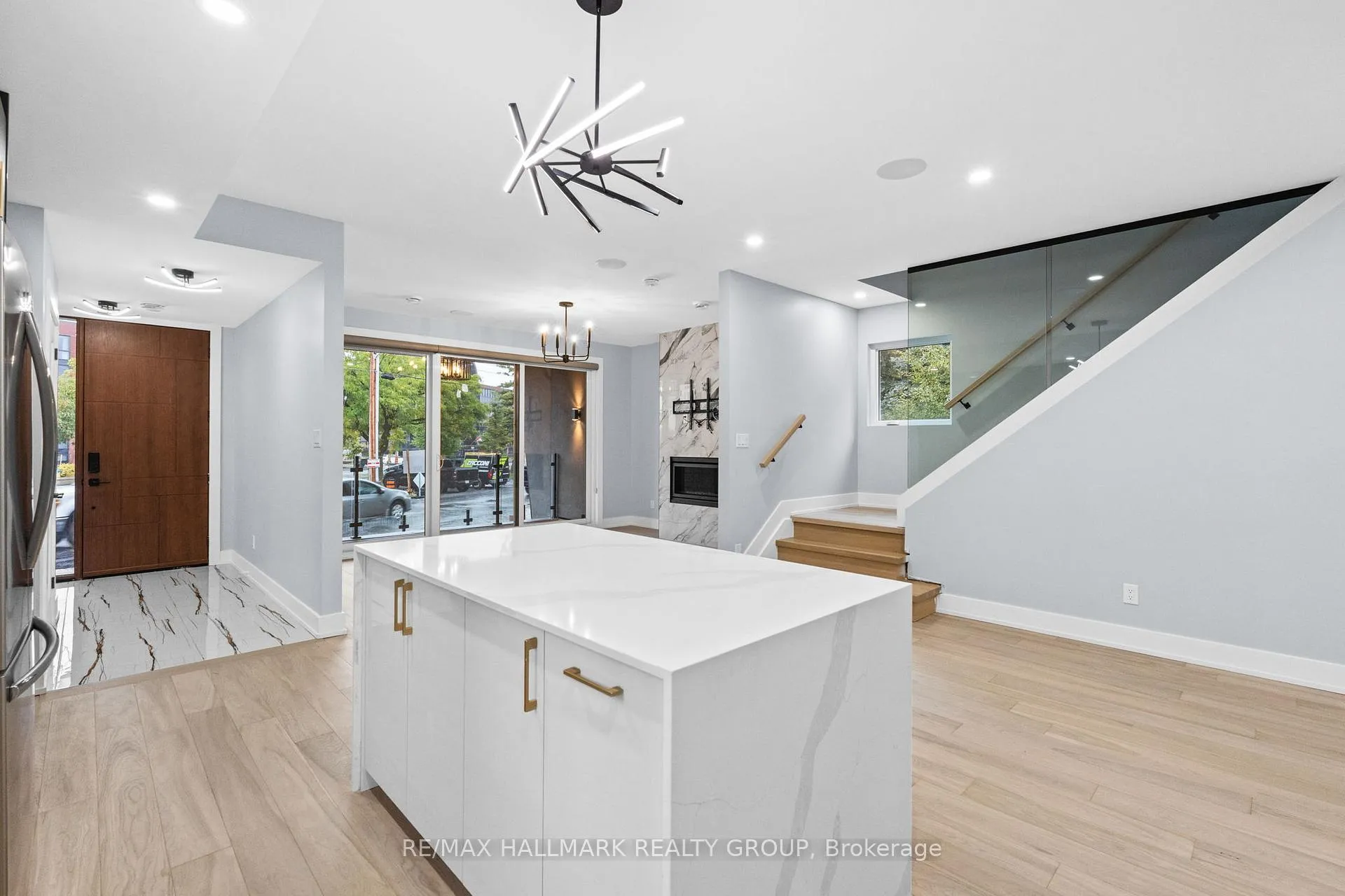 Photo 9 of Unit A, 886 Byron Avenue, Ottawa, McKellar/Highland — HOMEH