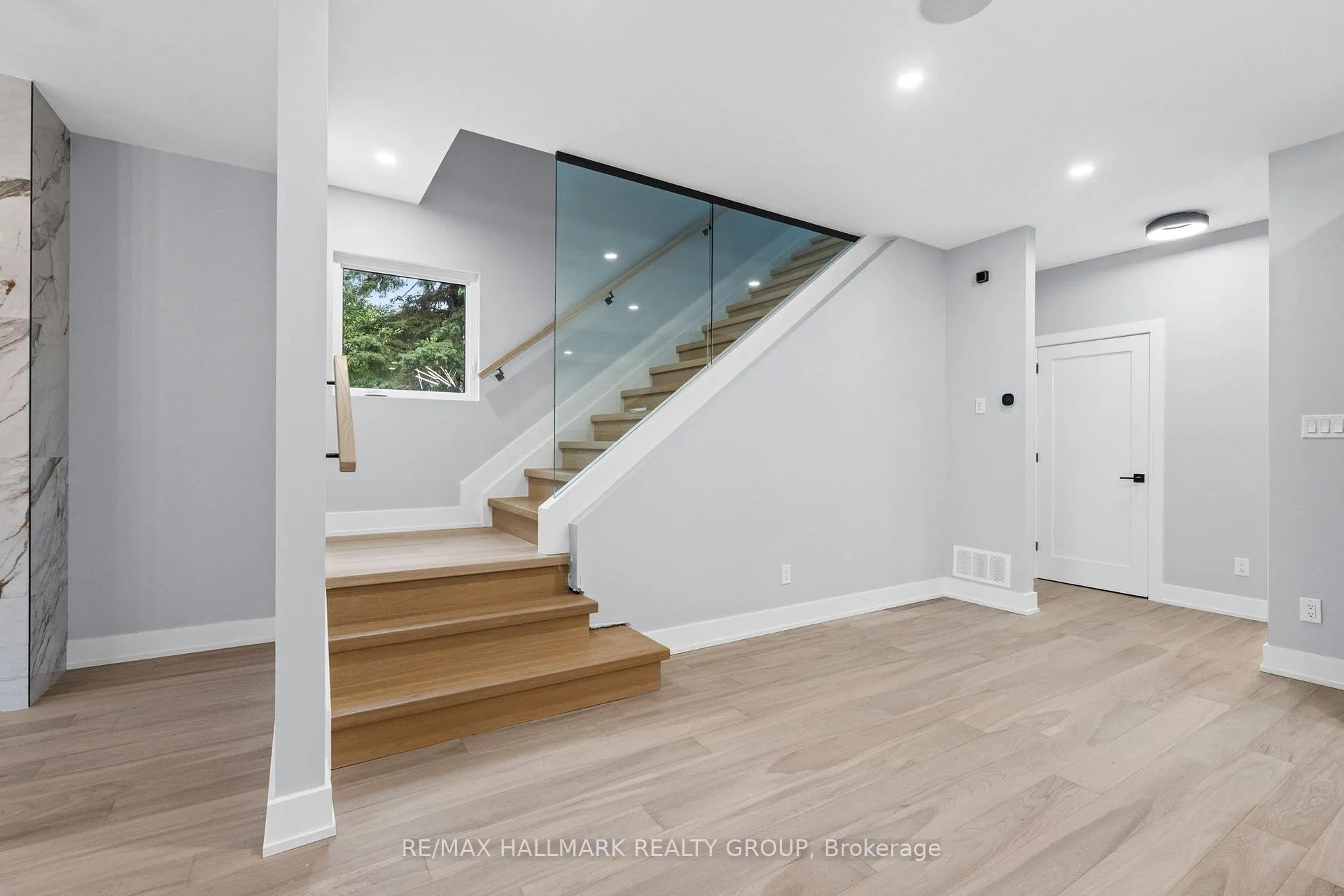 Photo 14 of Unit A, 886 Byron Avenue, Ottawa, McKellar/Highland — HOMEH