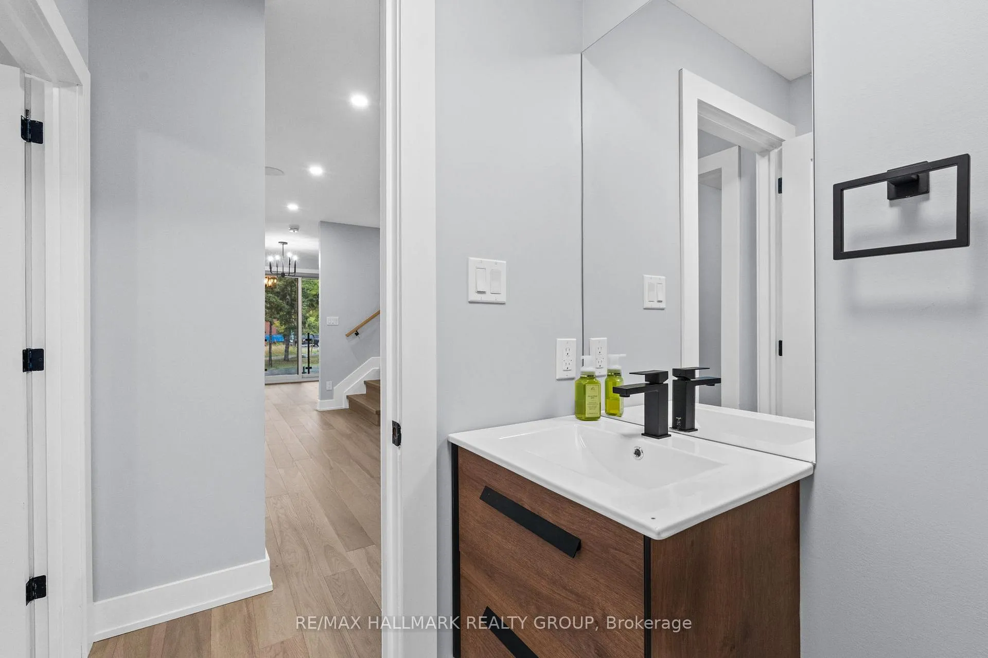 Photo 18 of Unit A, 886 Byron Avenue, Ottawa, McKellar/Highland — HOMEH