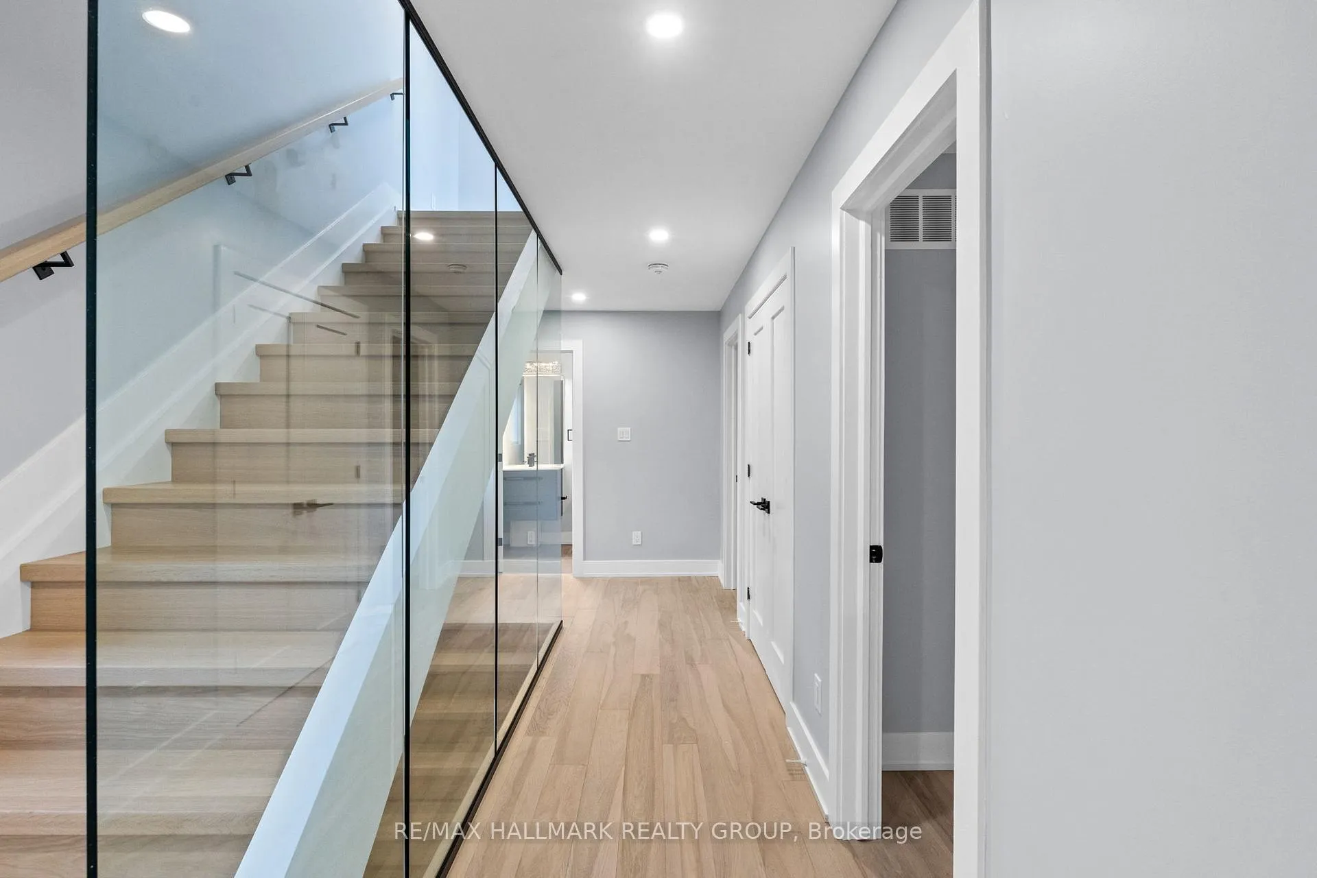 Photo 27 of Unit A, 886 Byron Avenue, Ottawa, McKellar/Highland — HOMEH