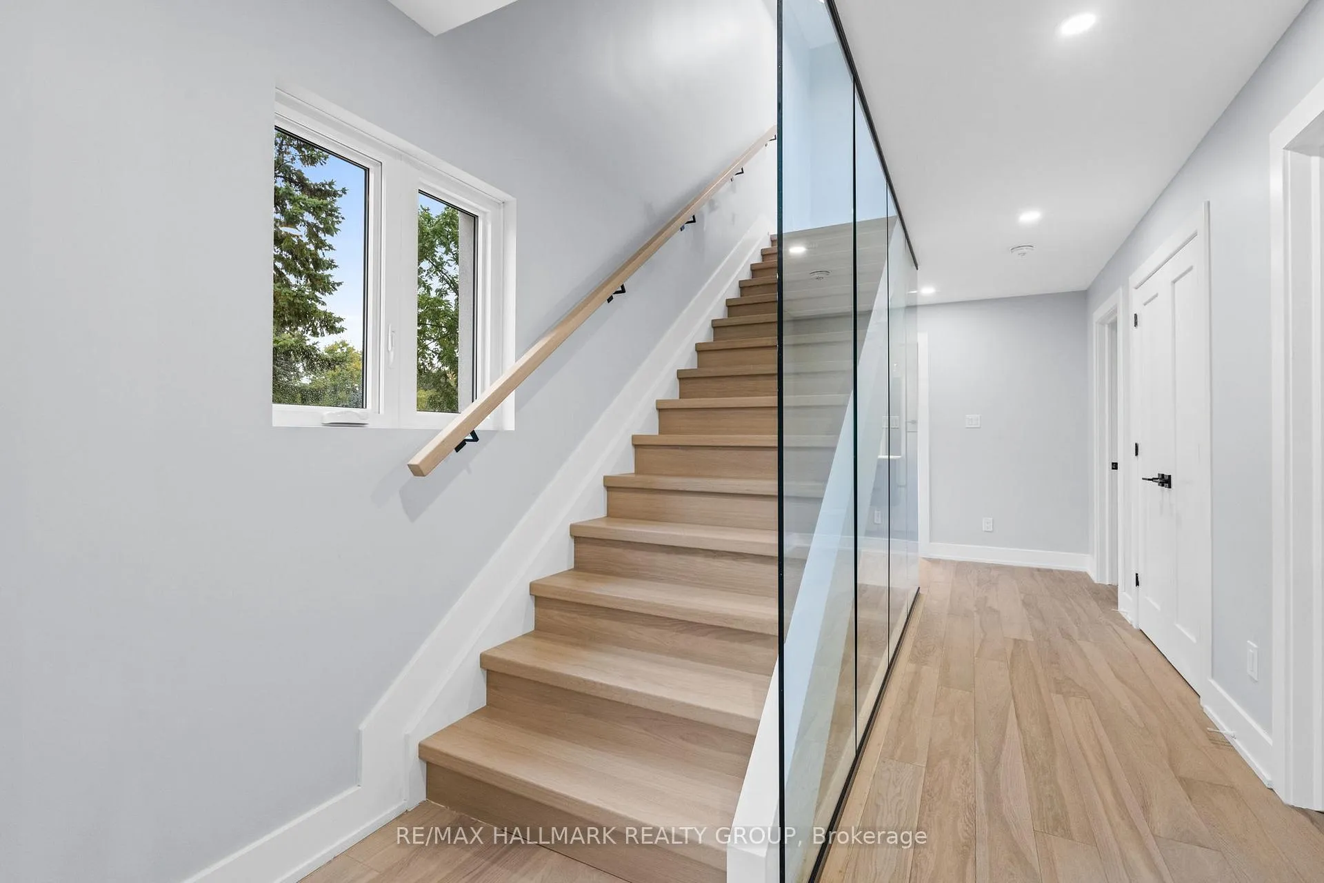 Photo 33 of Unit A, 886 Byron Avenue, Ottawa, McKellar/Highland — HOMEH
