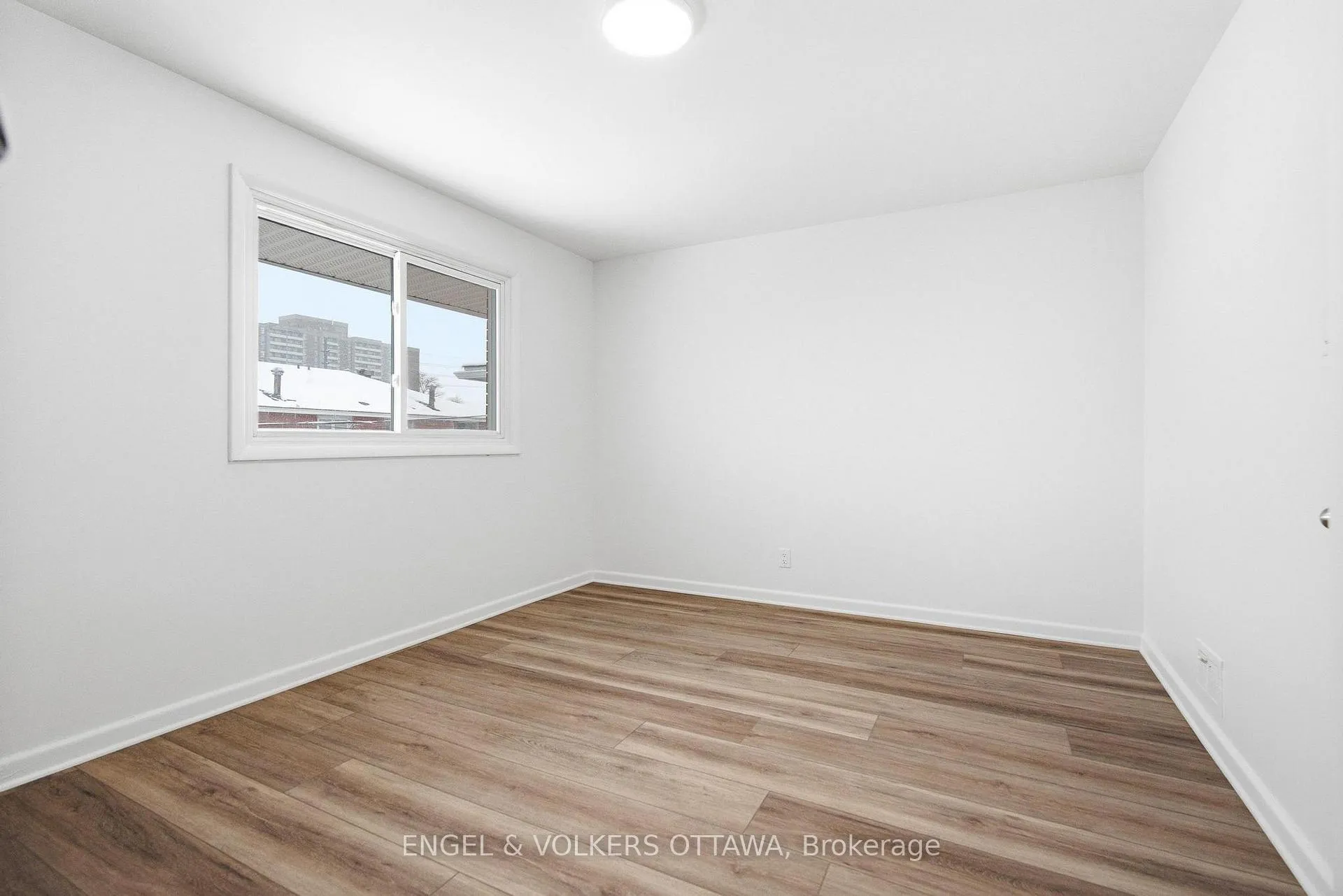 Photo 17 of Unit 2, 896 Pinewood Crescent, Ottawa, Britannia Heights — HOMEH