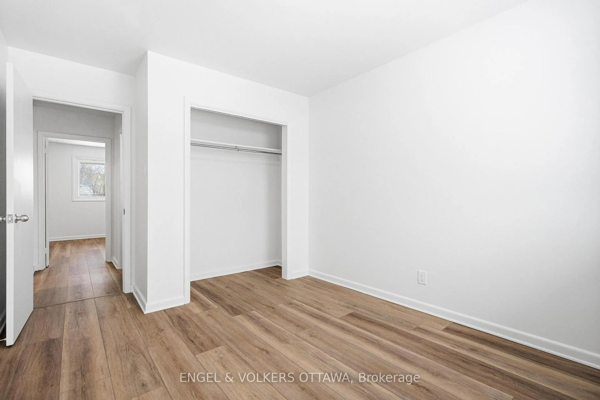 Photo 18 of Unit 2, 896 Pinewood Crescent, Ottawa, Britannia Heights — HOMEH