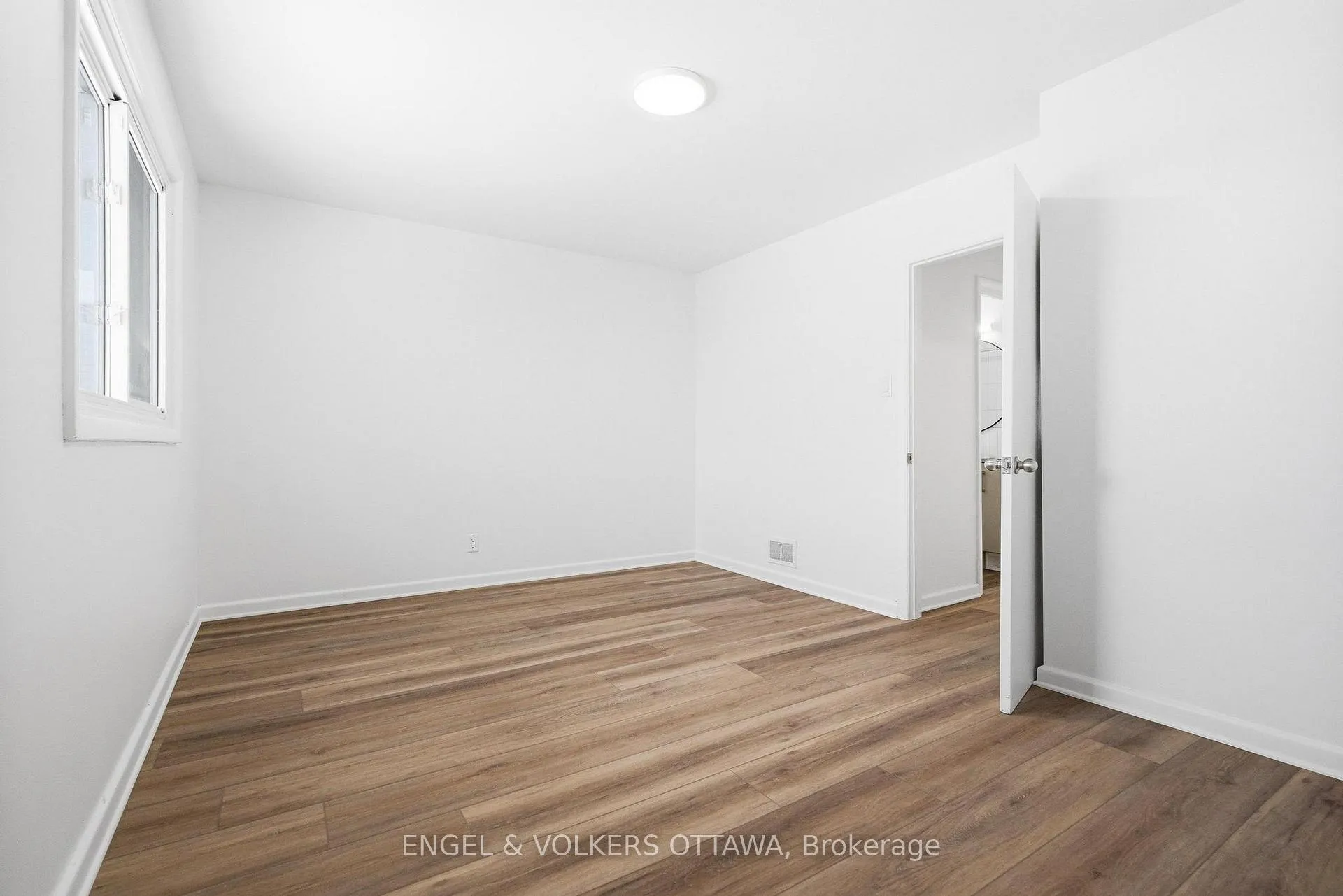 Photo 20 of Unit 2, 896 Pinewood Crescent, Ottawa, Britannia Heights — HOMEH