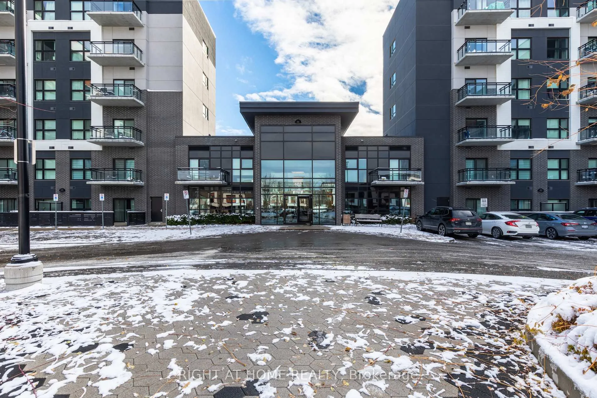 Front of Unit 109, 102 Grovewood Common