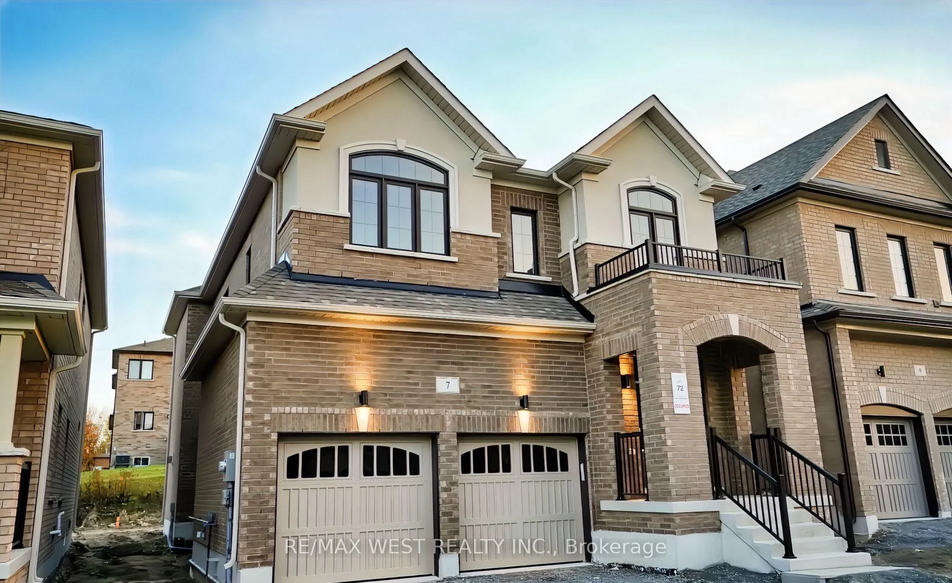 Photo 2 of 7 Stennett Drive, Georgina, Keswick North — HOMEH