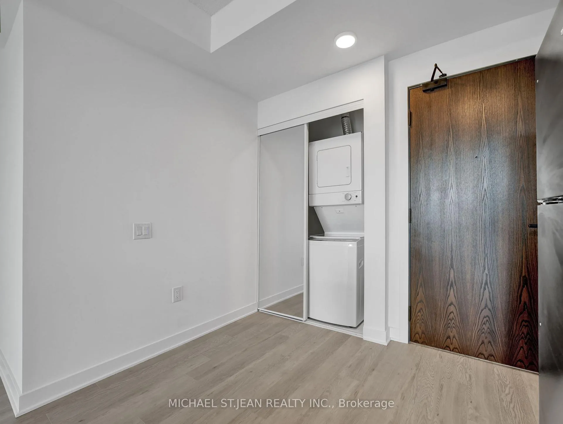 Photo 10 of Unit 1418, 2782 Barton Street E, Hamilton, Grayside — HOMEH