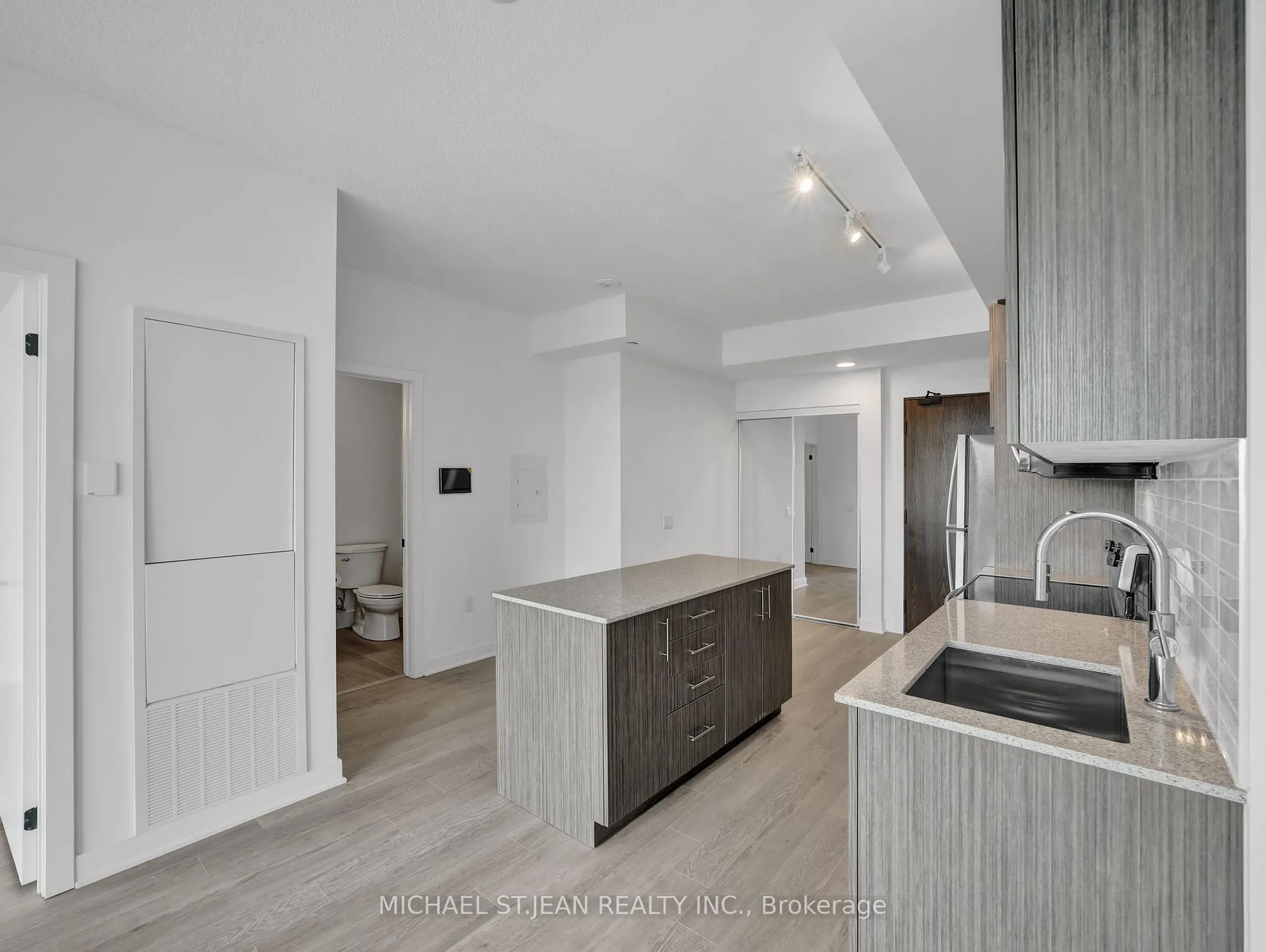 Photo 18 of Unit 1418, 2782 Barton Street E, Hamilton, Grayside — HOMEH