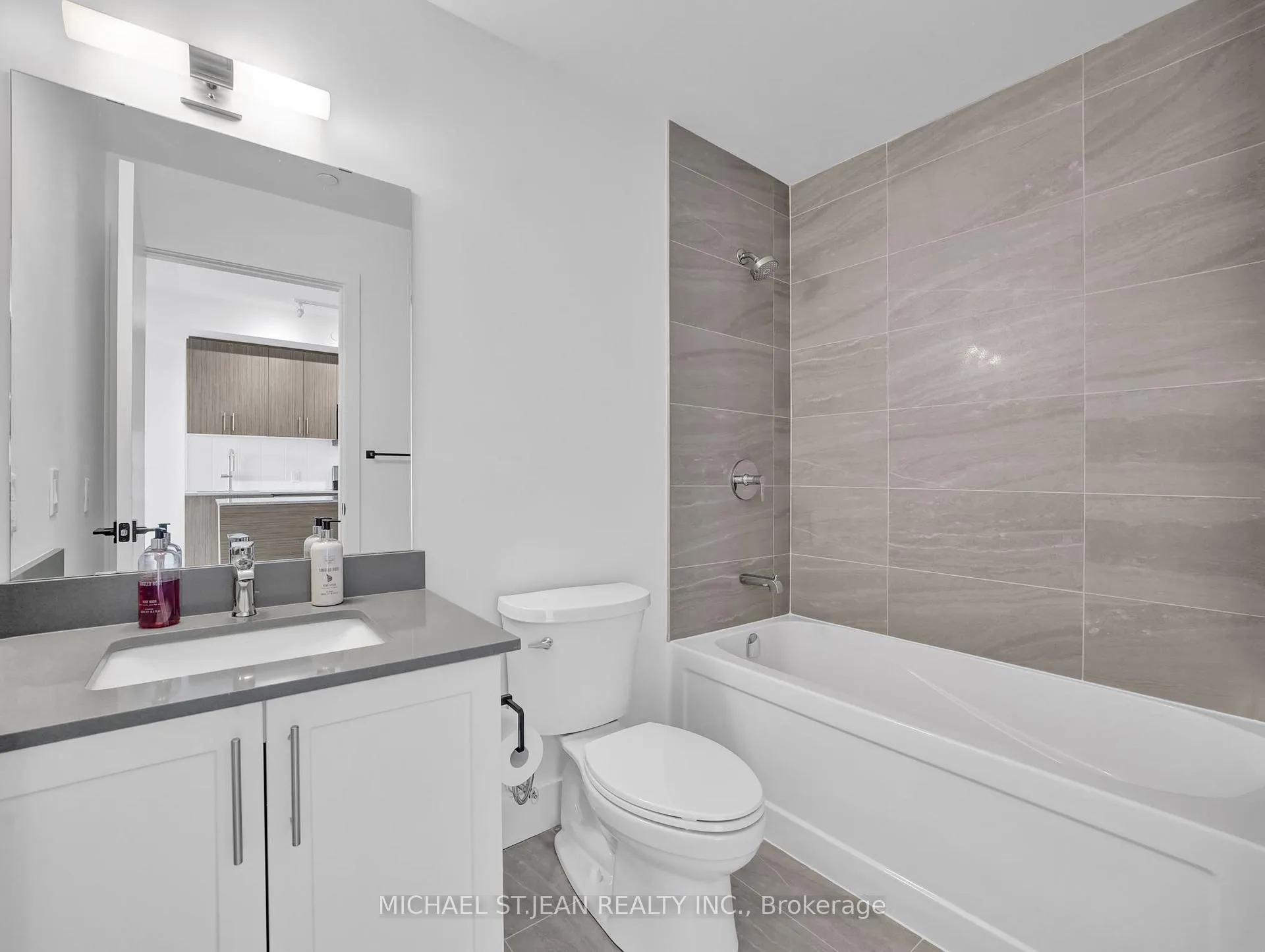 Photo 19 of Unit 1418, 2782 Barton Street E, Hamilton, Grayside — HOMEH