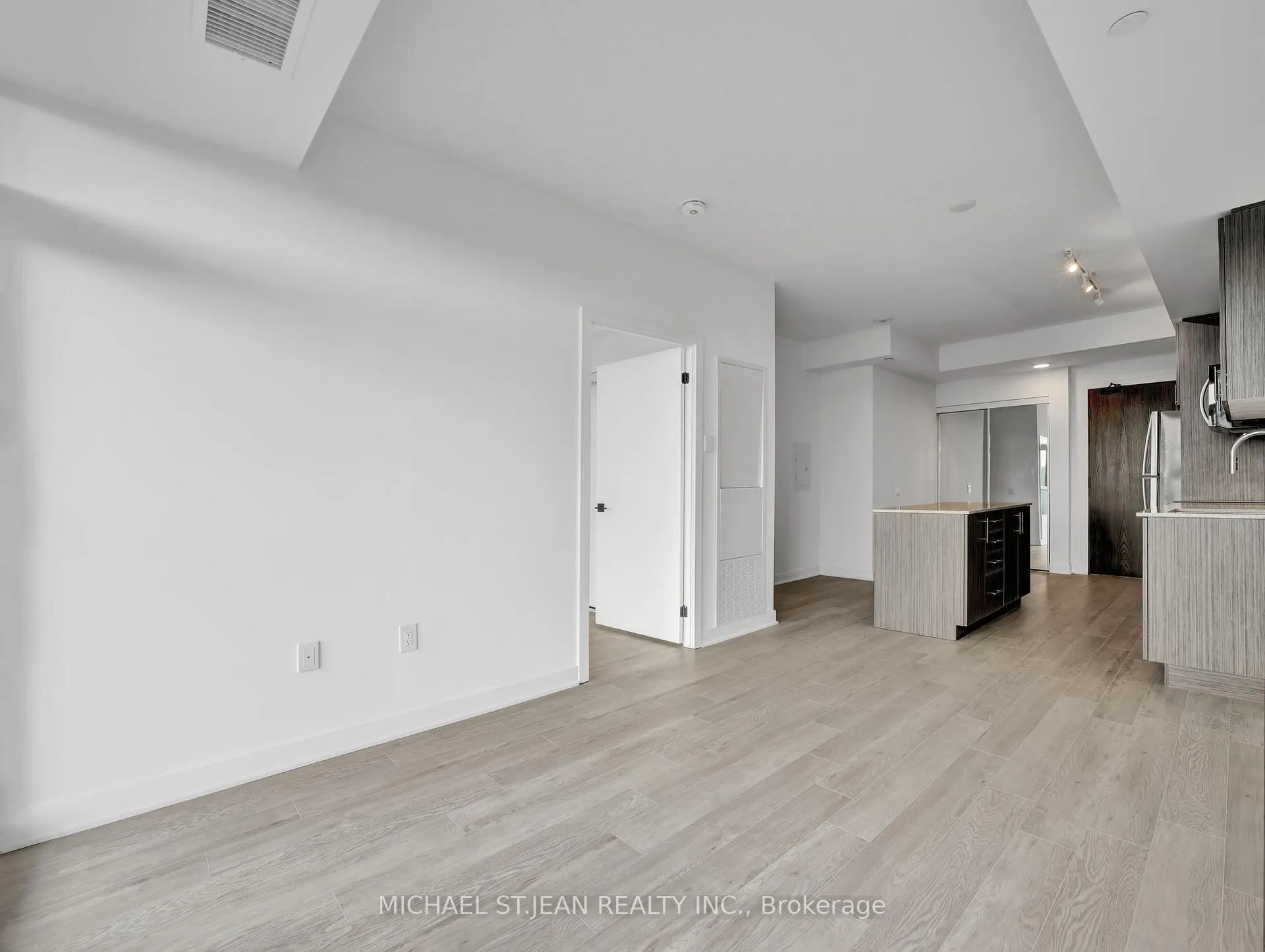 Photo 21 of Unit 1418, 2782 Barton Street E, Hamilton, Grayside — HOMEH