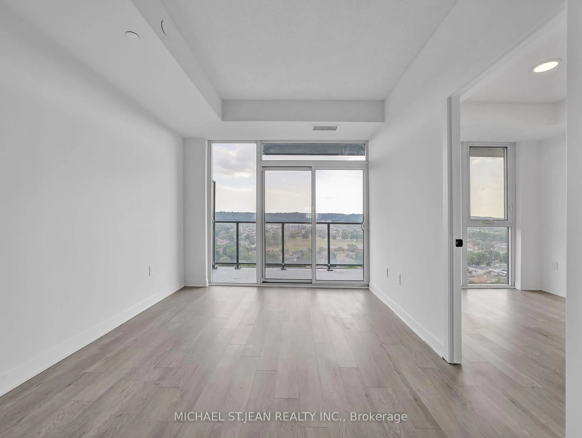 Photo 25 of Unit 1418, 2782 Barton Street E, Hamilton, Grayside — HOMEH