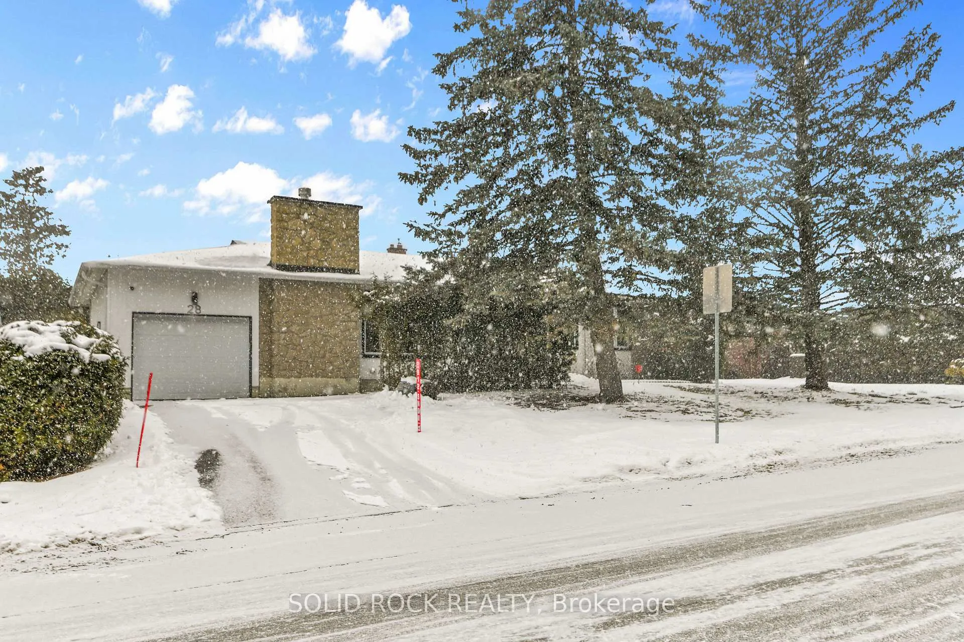 Photo 4 of 28 Carbrooke Street, Ottawa, Kanata - Glencairn/Hazeldean — HOMEH