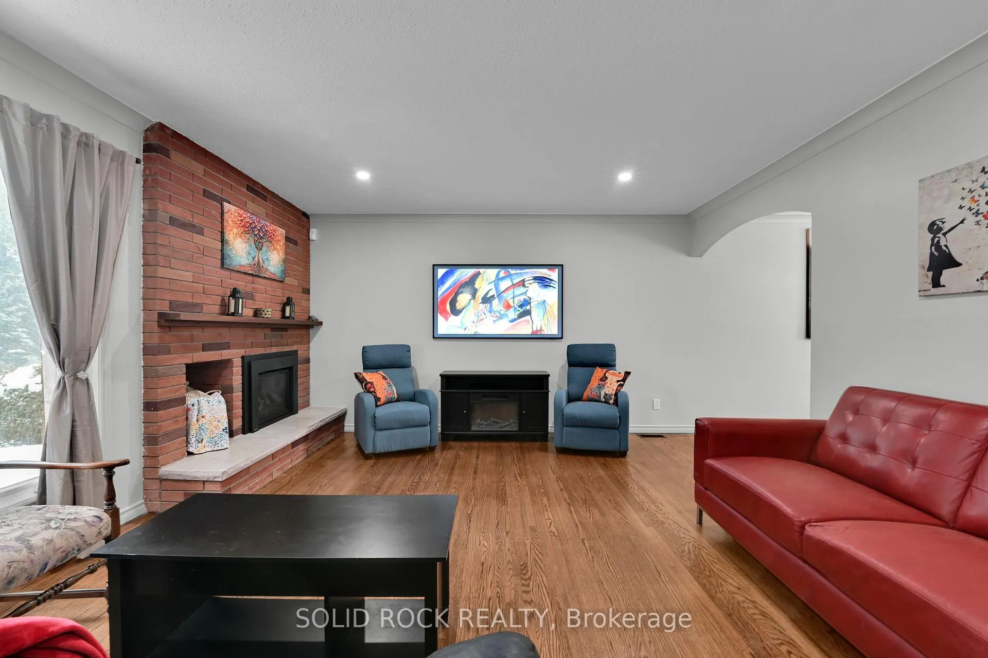 Photo 7 of 28 Carbrooke Street, Ottawa, Kanata - Glencairn/Hazeldean — HOMEH