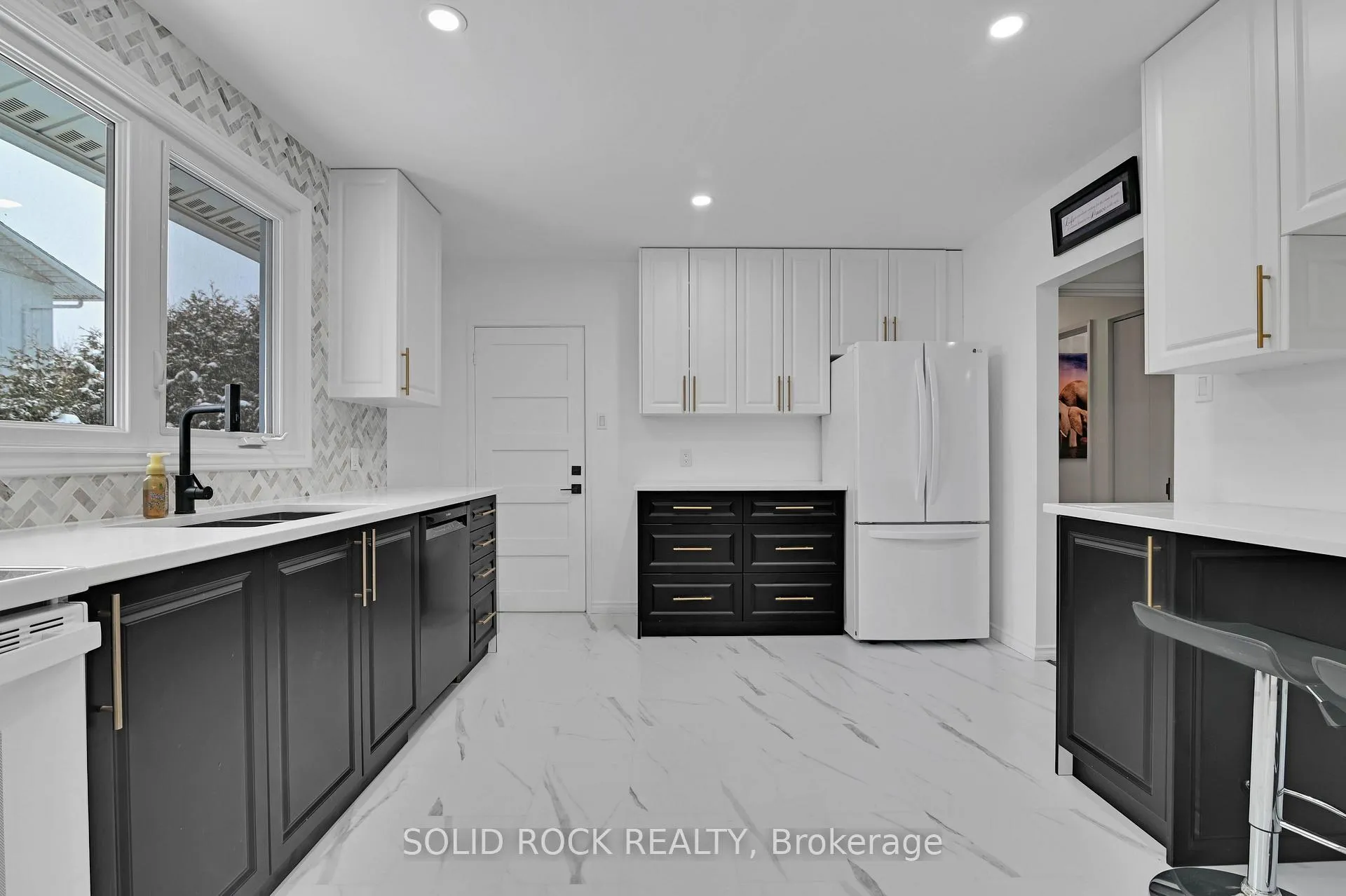 Photo 10 of 28 Carbrooke Street, Ottawa, Kanata - Glencairn/Hazeldean — HOMEH