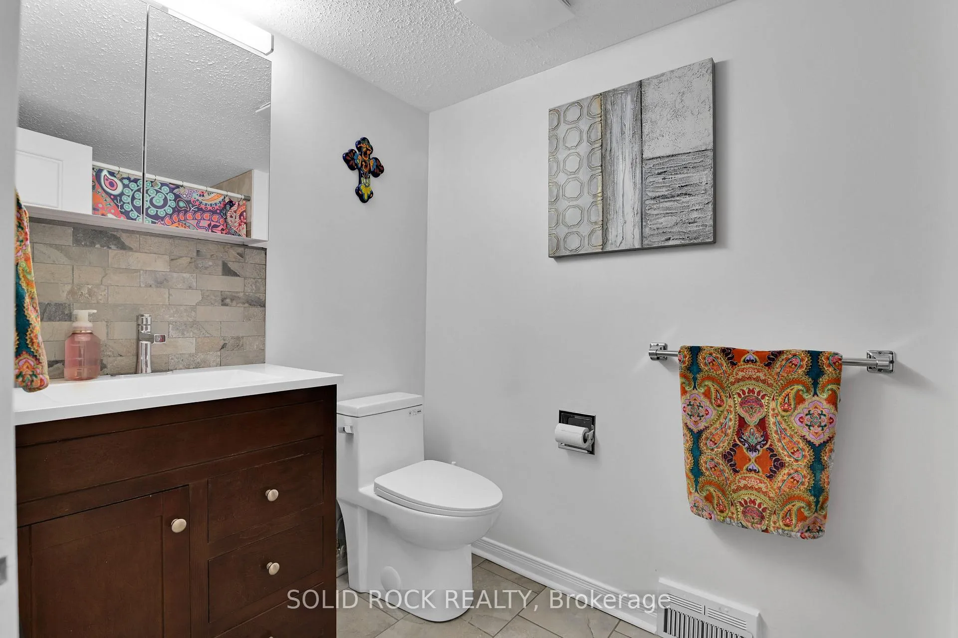 Photo 15 of 28 Carbrooke Street, Ottawa, Kanata - Glencairn/Hazeldean — HOMEH