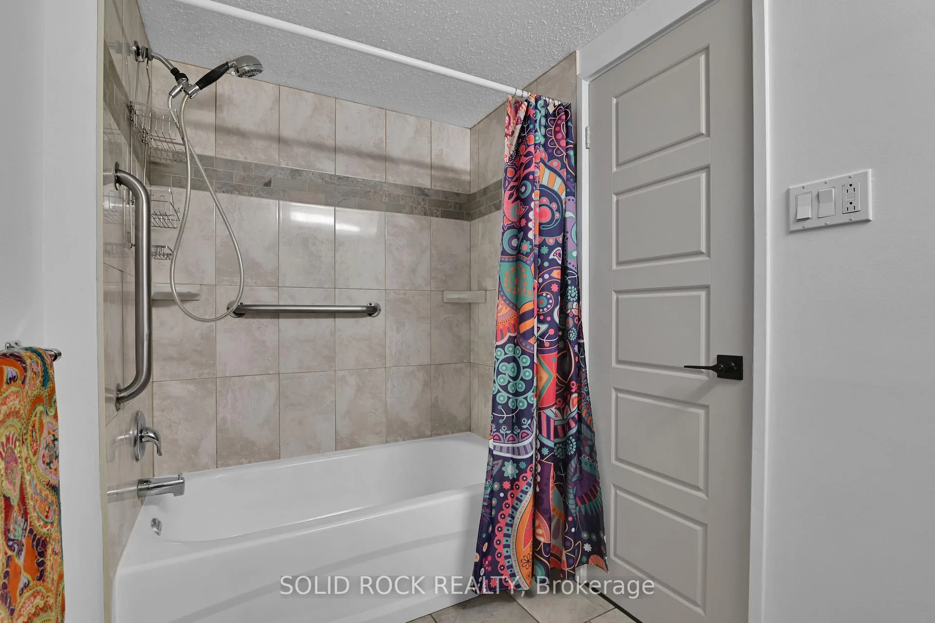 Photo 16 of 28 Carbrooke Street, Ottawa, Kanata - Glencairn/Hazeldean — HOMEH