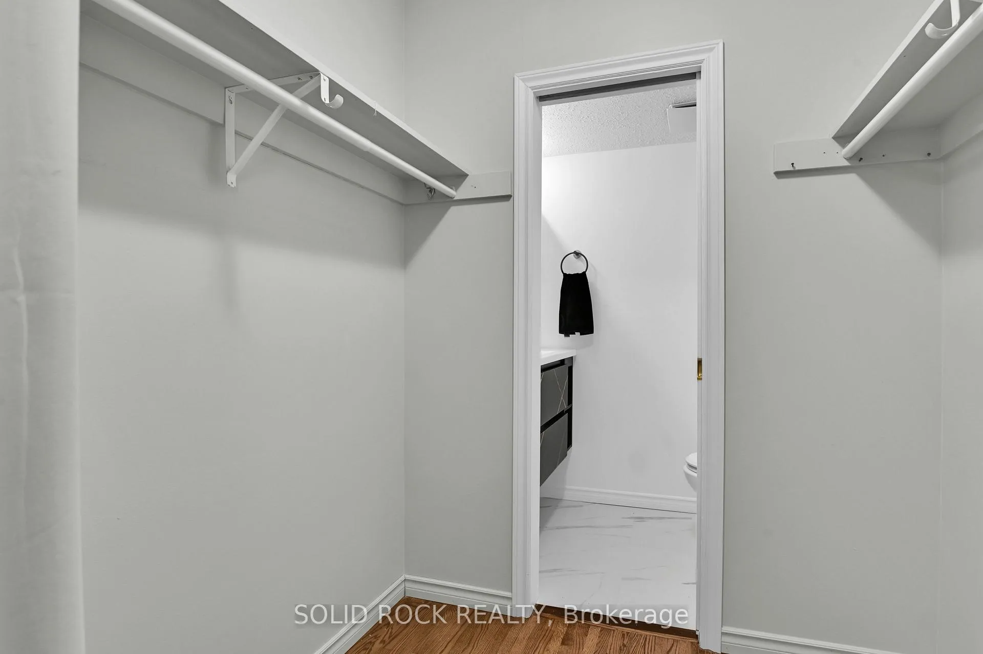 Photo 20 of 28 Carbrooke Street, Ottawa, Kanata - Glencairn/Hazeldean — HOMEH